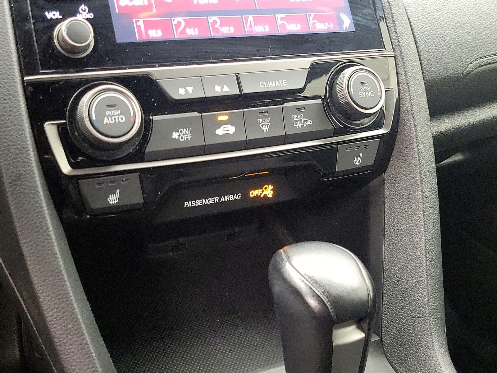 2020 Honda Civic Hatchback Sport Touring - Photo 18