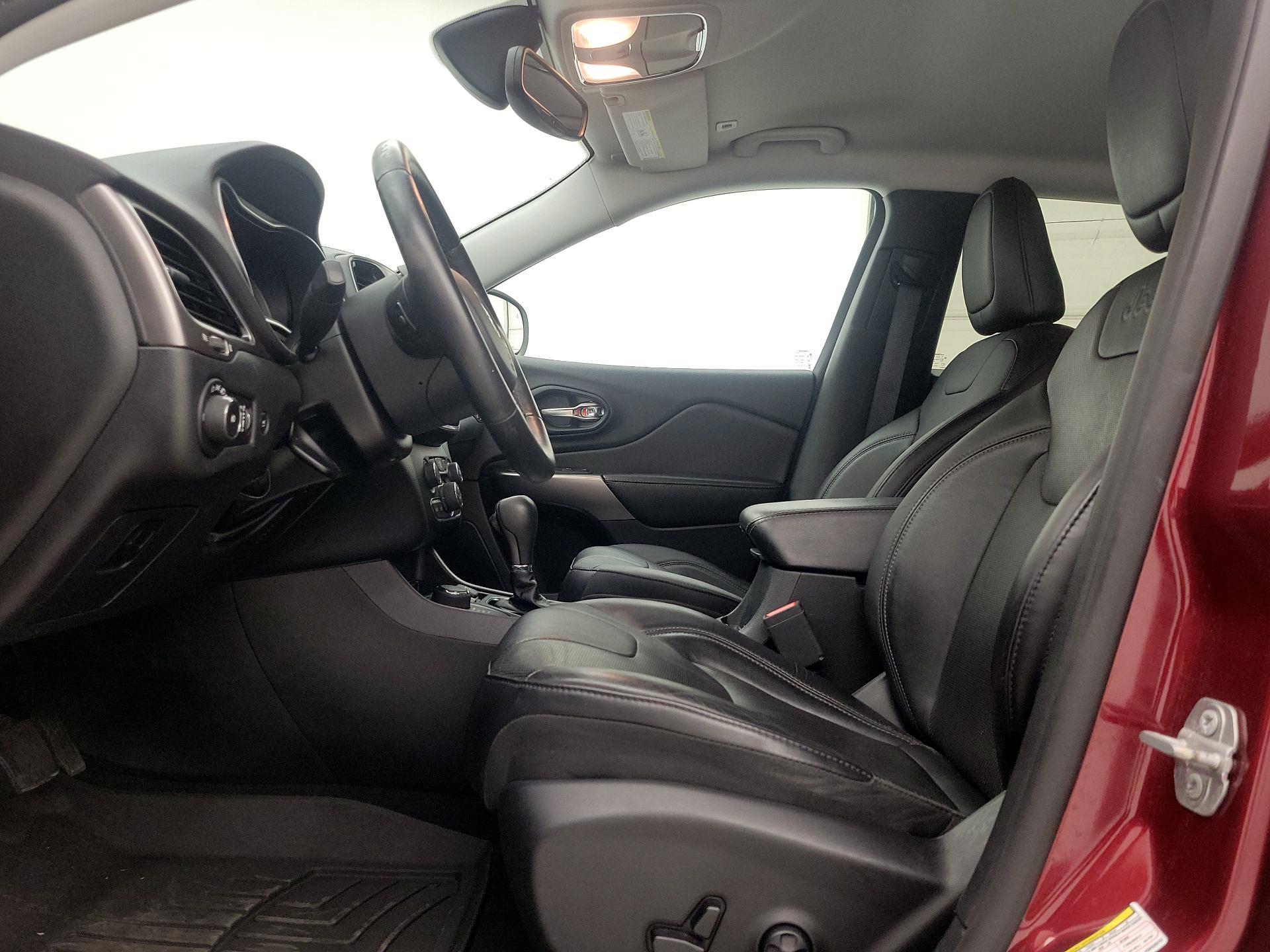 Thumbnail: 2019 Jeep Cherokee - 11