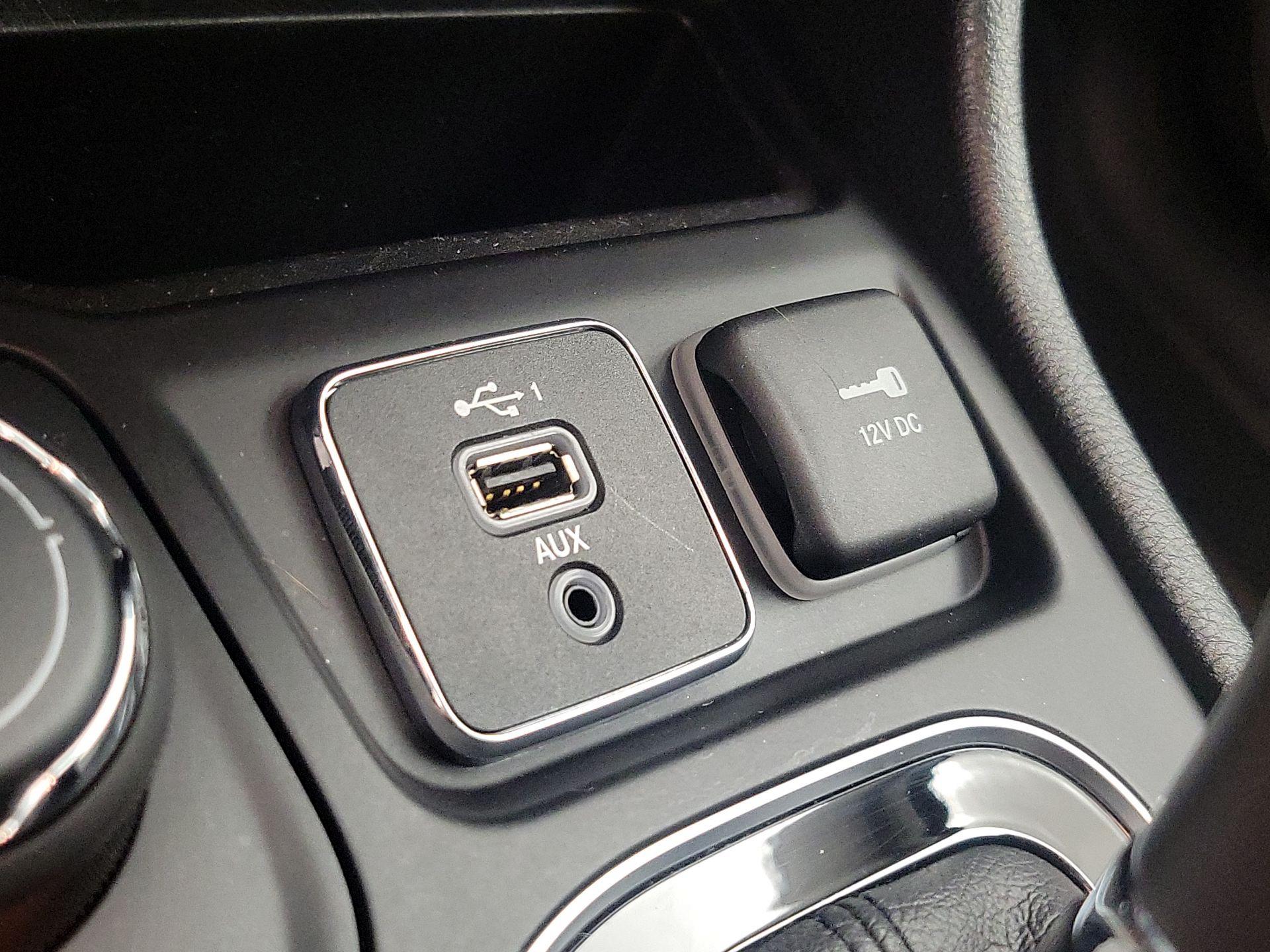 Thumbnail: 2019 Jeep Cherokee - 18