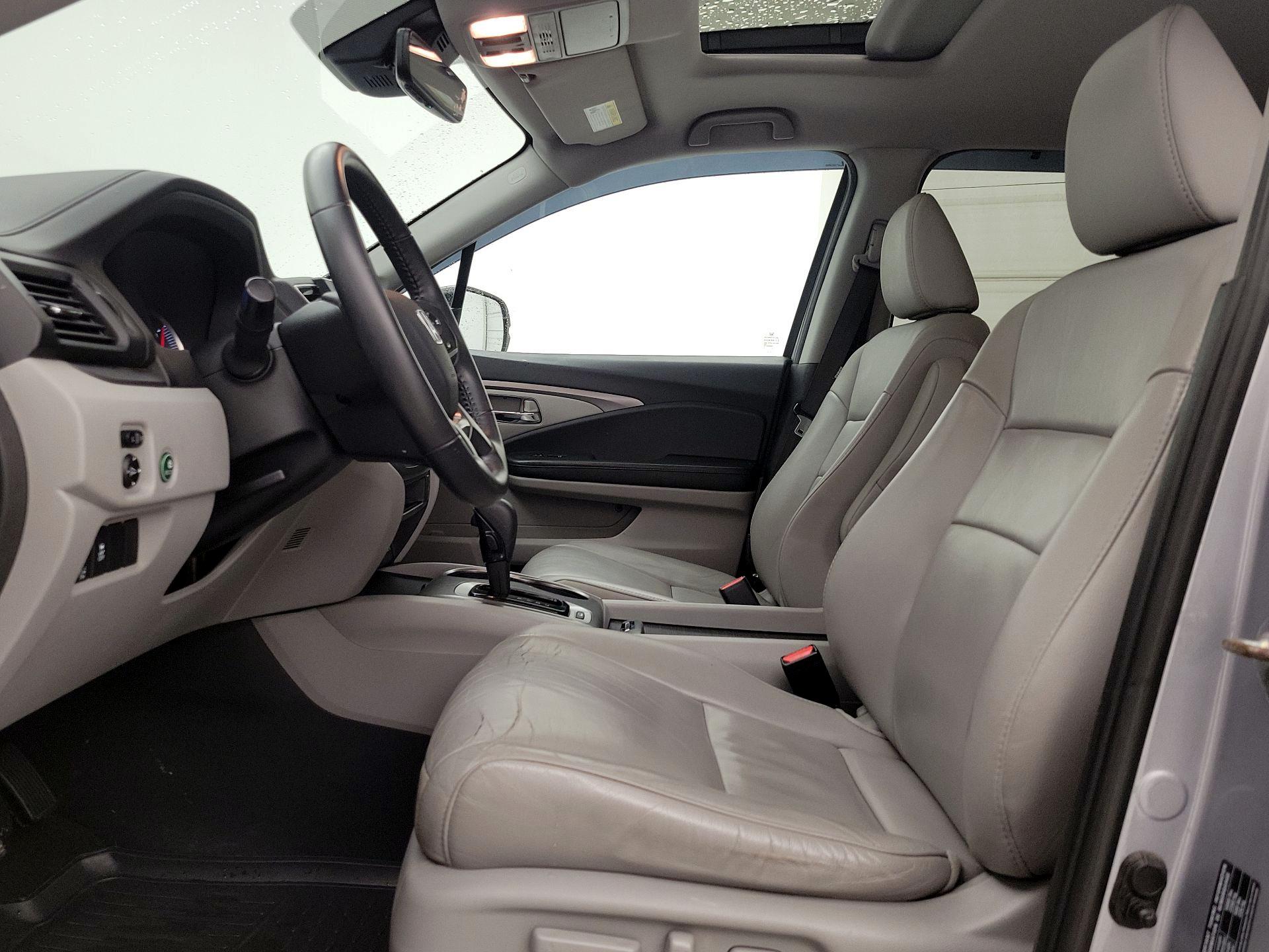 Thumbnail: 2019 Honda Pilot - 11