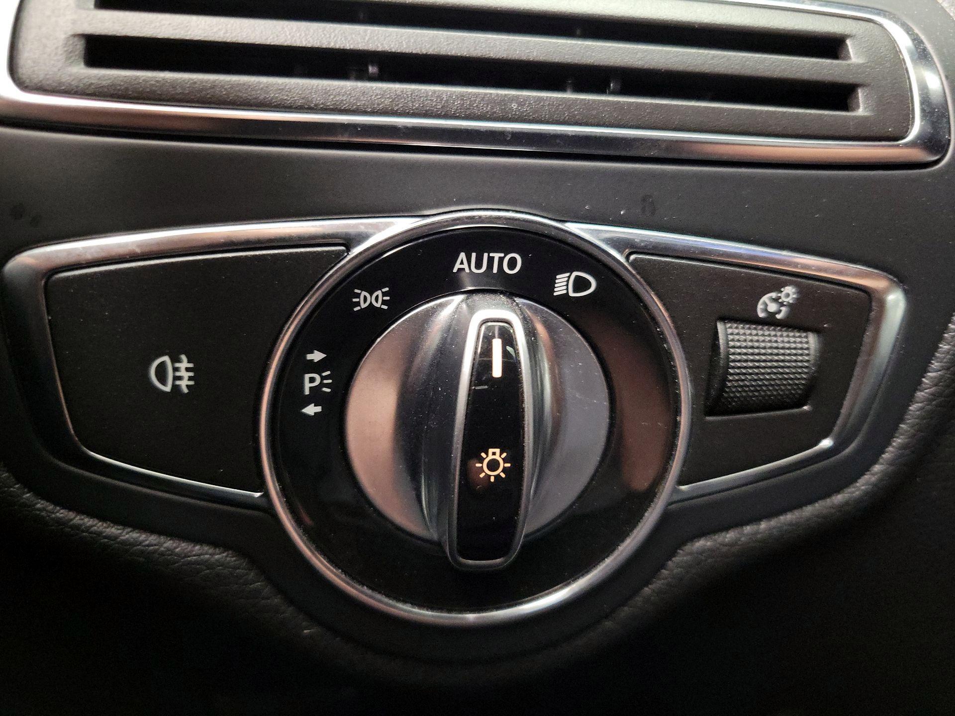 Thumbnail: 2015 Mercedes-Benz C-Class - 13