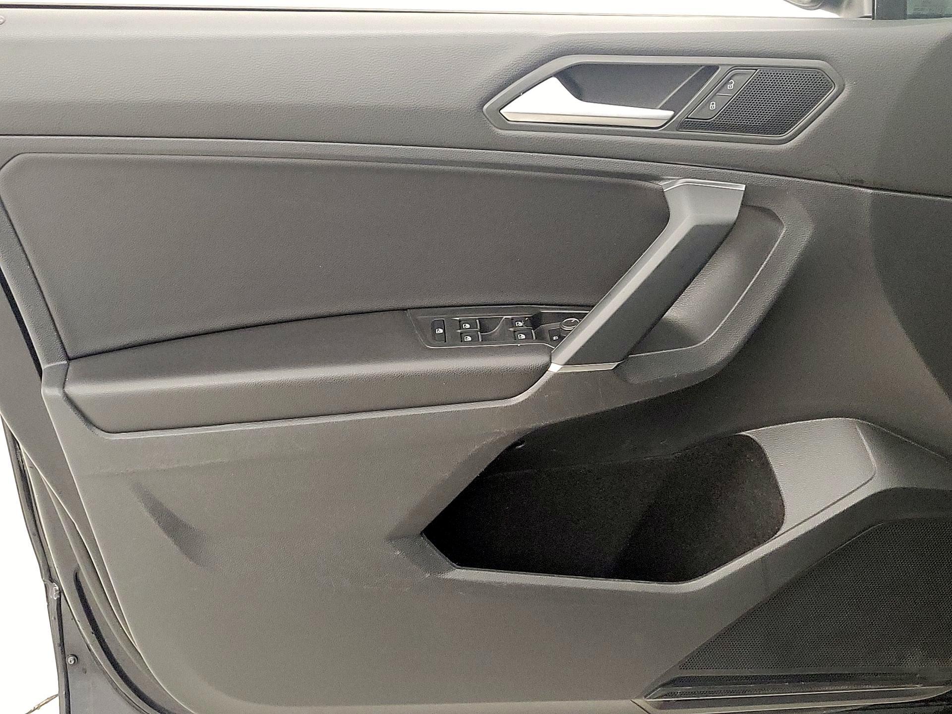 Thumbnail: 2020 Volkswagen Tiguan - 12