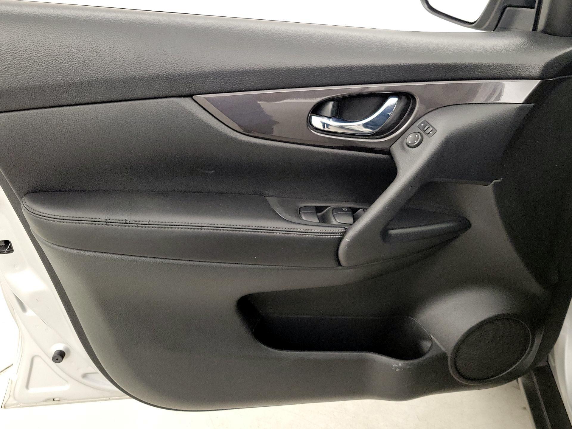 Thumbnail: 2019 Nissan Rogue - 12