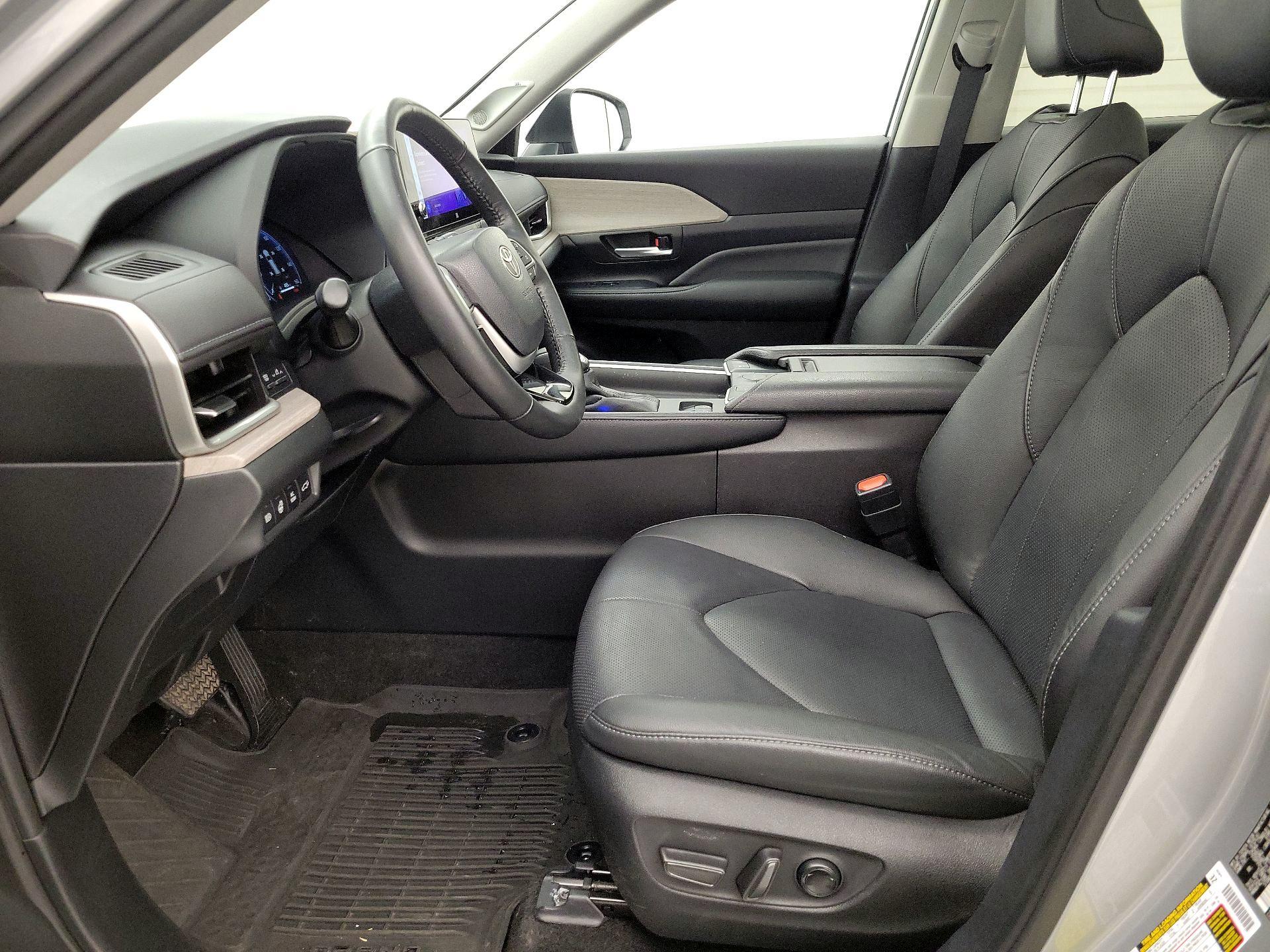 Thumbnail: 2024 Toyota Highlander - 11