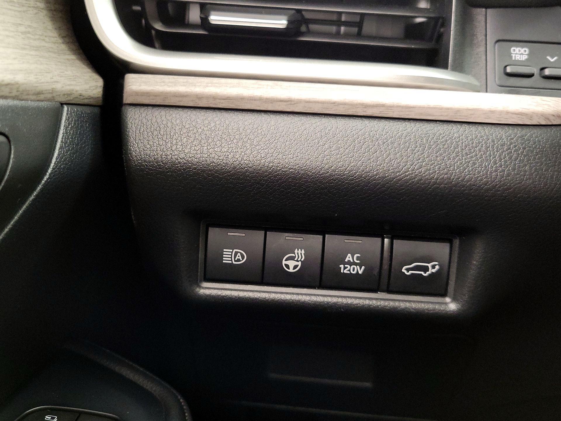 Thumbnail: 2024 Toyota Highlander - 13