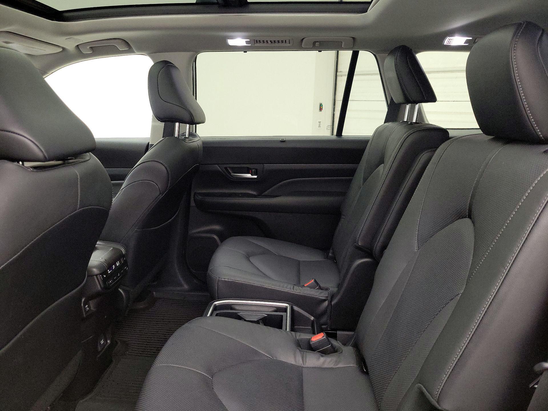 Thumbnail: 2024 Toyota Highlander - 20