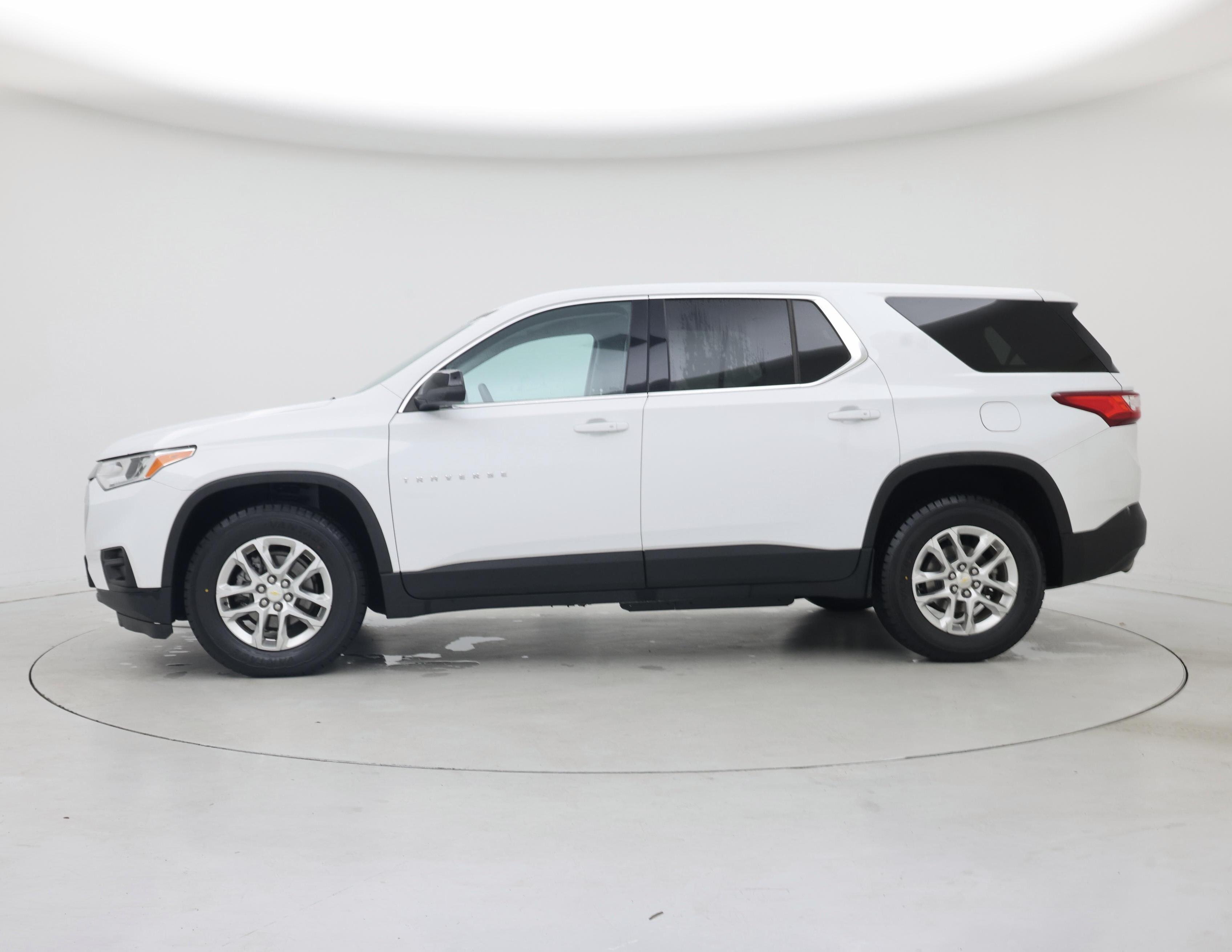 Thumbnail: 2021 Chevrolet Traverse - 3