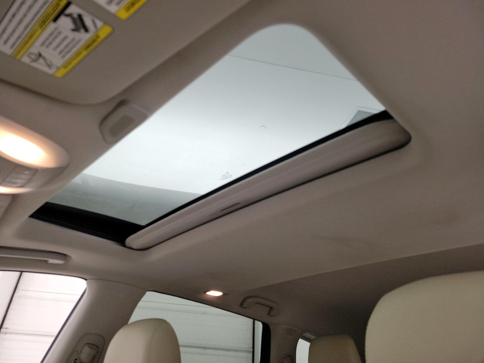 Sunroof(s) & Overhead Airbags