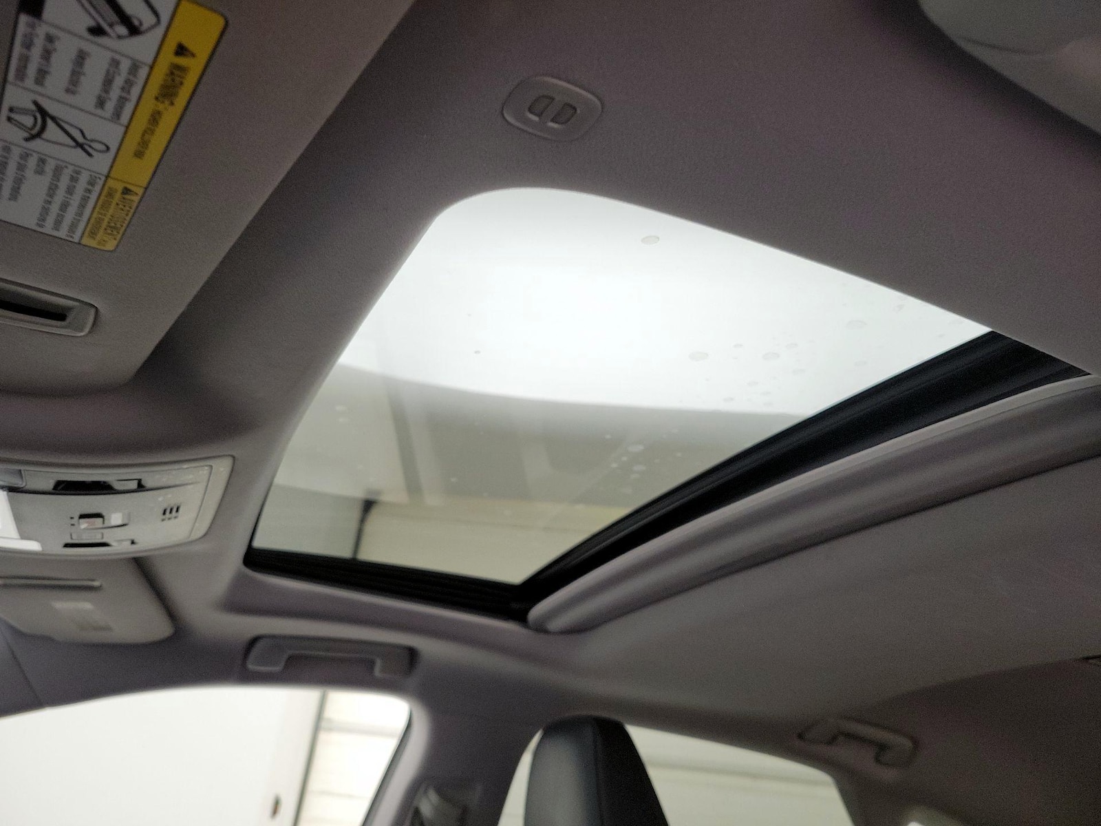 Sunroof(s) & Overhead Airbags