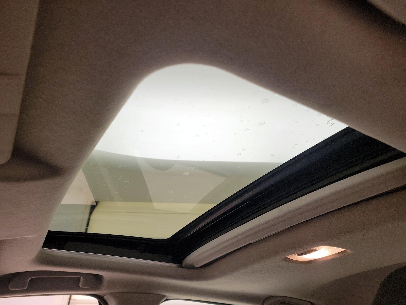 Sunroof(s) & Overhead Airbags