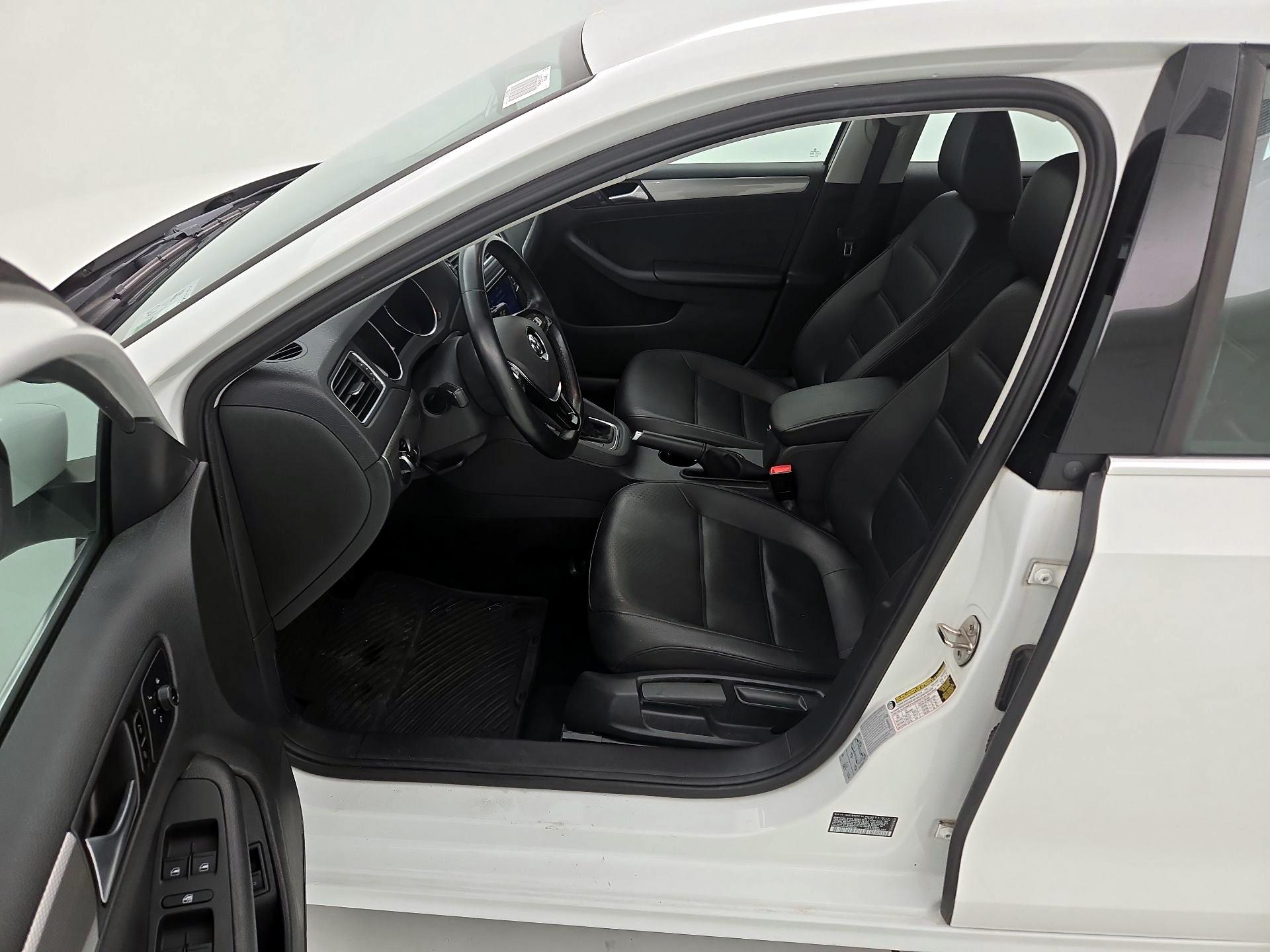 Thumbnail: 2017 Volkswagen Jetta - 11