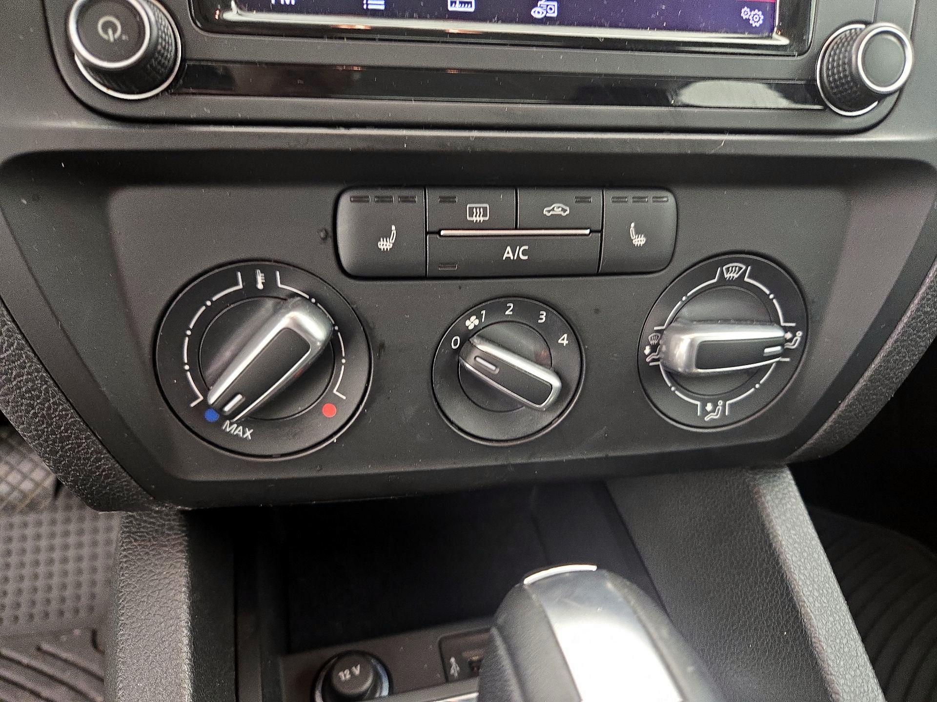 Thumbnail: 2017 Volkswagen Jetta - 16