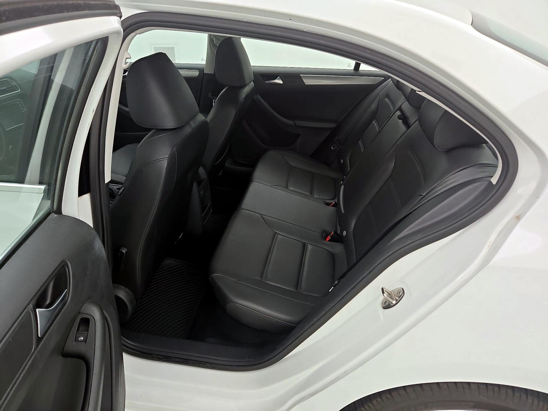 Thumbnail: 2017 Volkswagen Jetta - 20