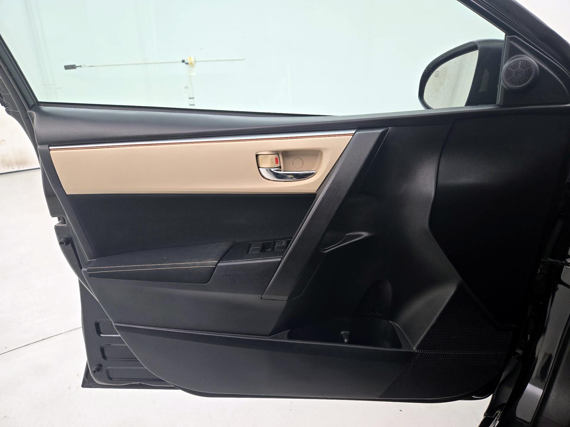 Thumbnail: 2015 Toyota Corolla - 12