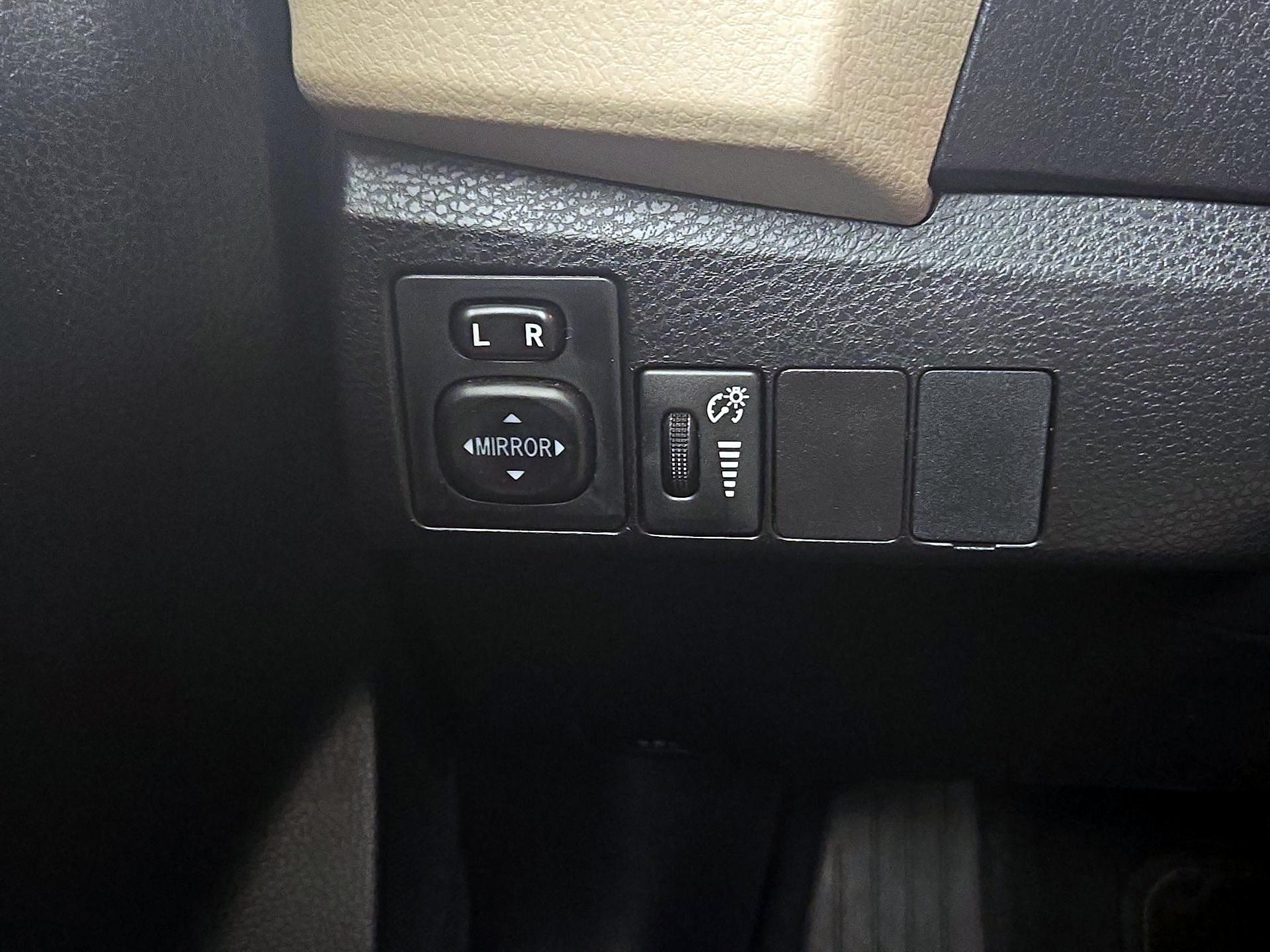 Thumbnail: 2015 Toyota Corolla - 13