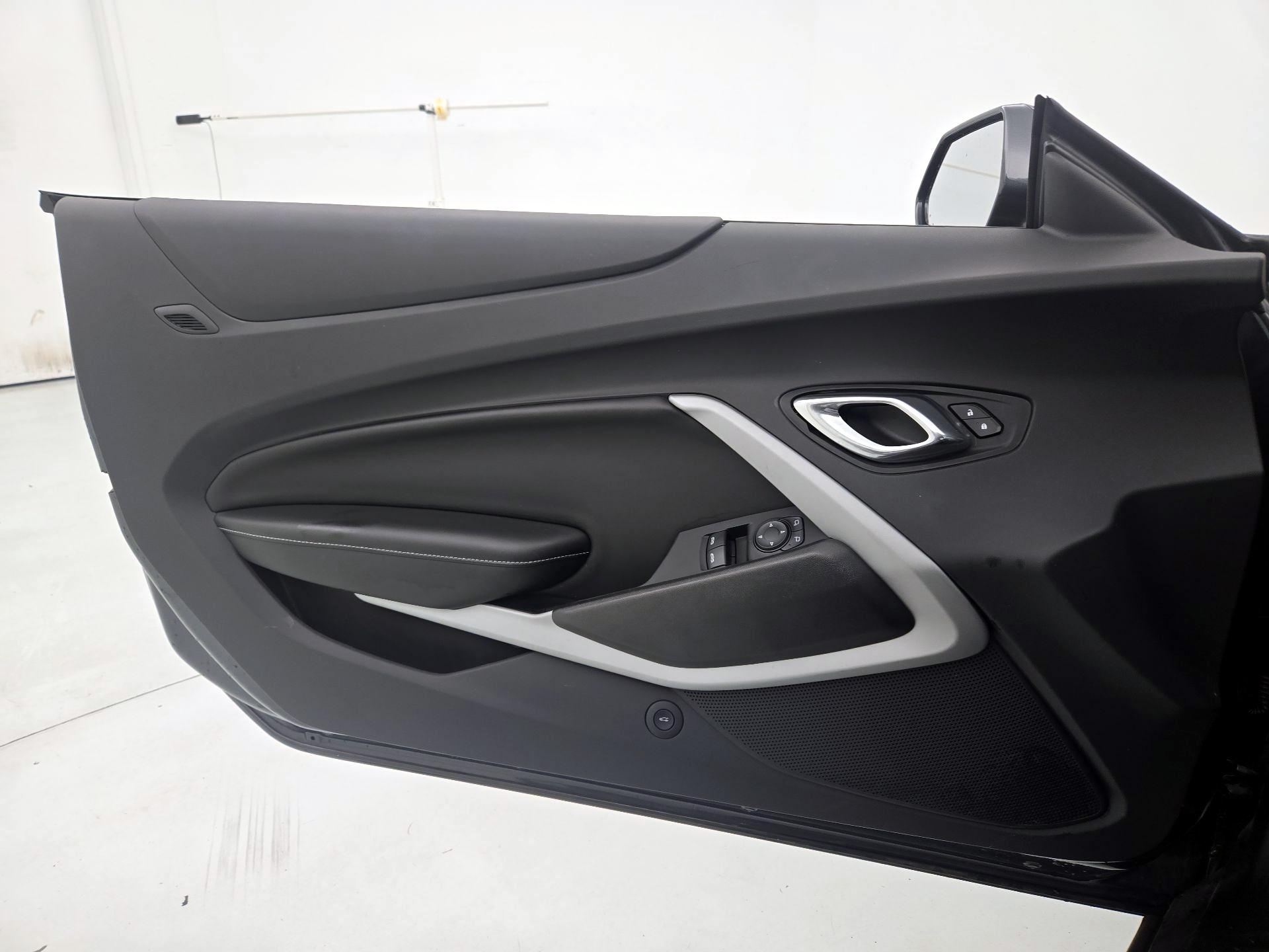 Thumbnail: 2018 Chevrolet Camaro - 12