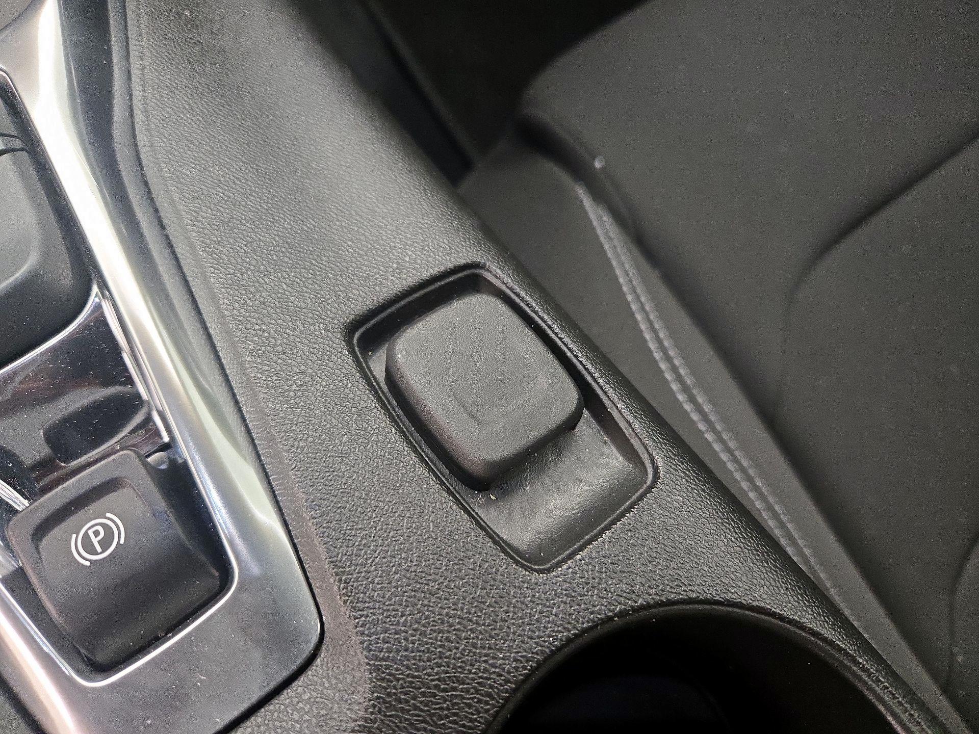 Thumbnail: 2018 Chevrolet Camaro - 17