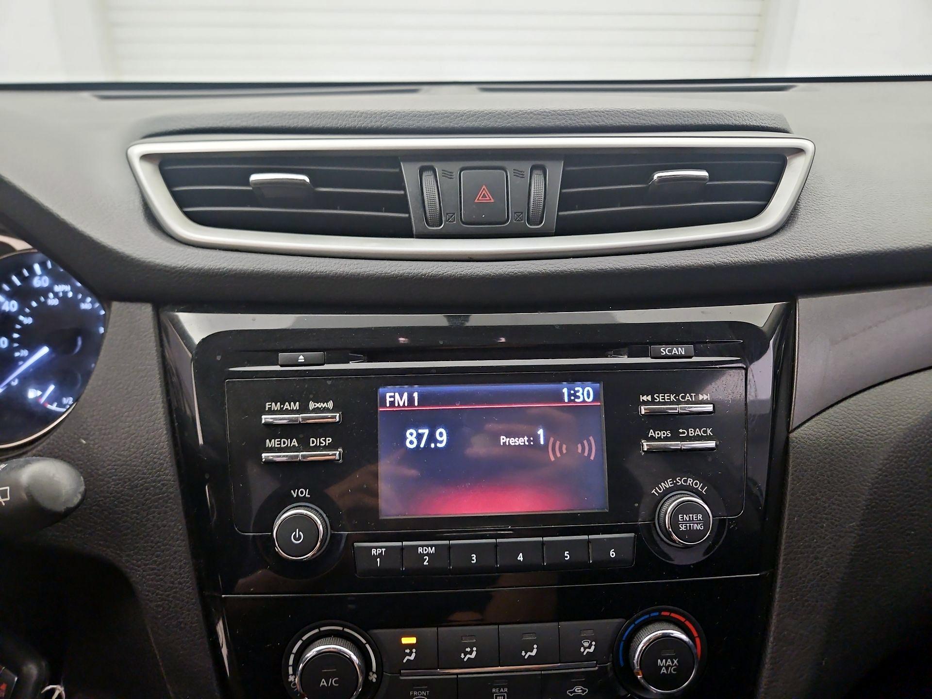 Thumbnail: 2016 Nissan Rogue - 15