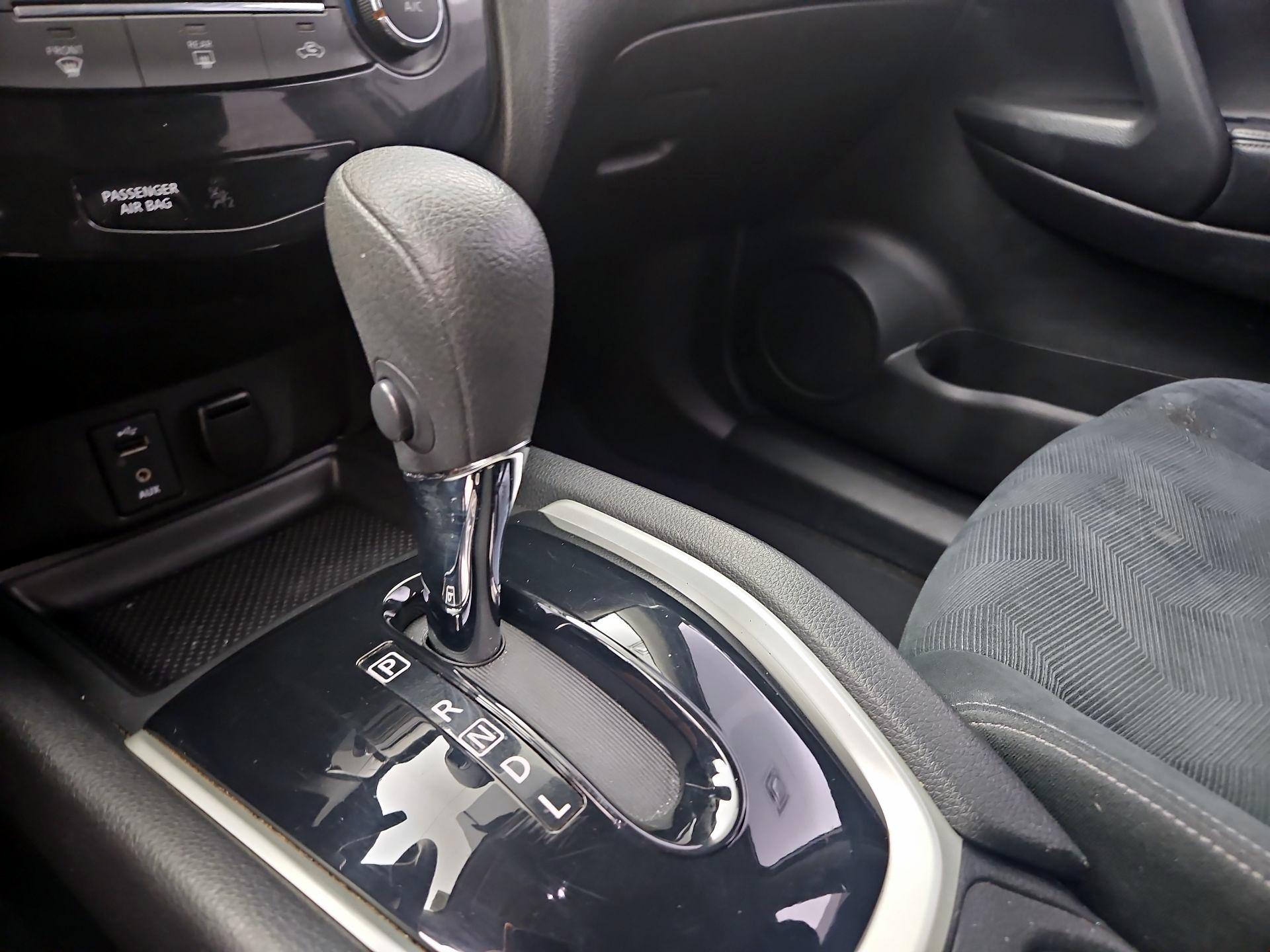 Thumbnail: 2016 Nissan Rogue - 17
