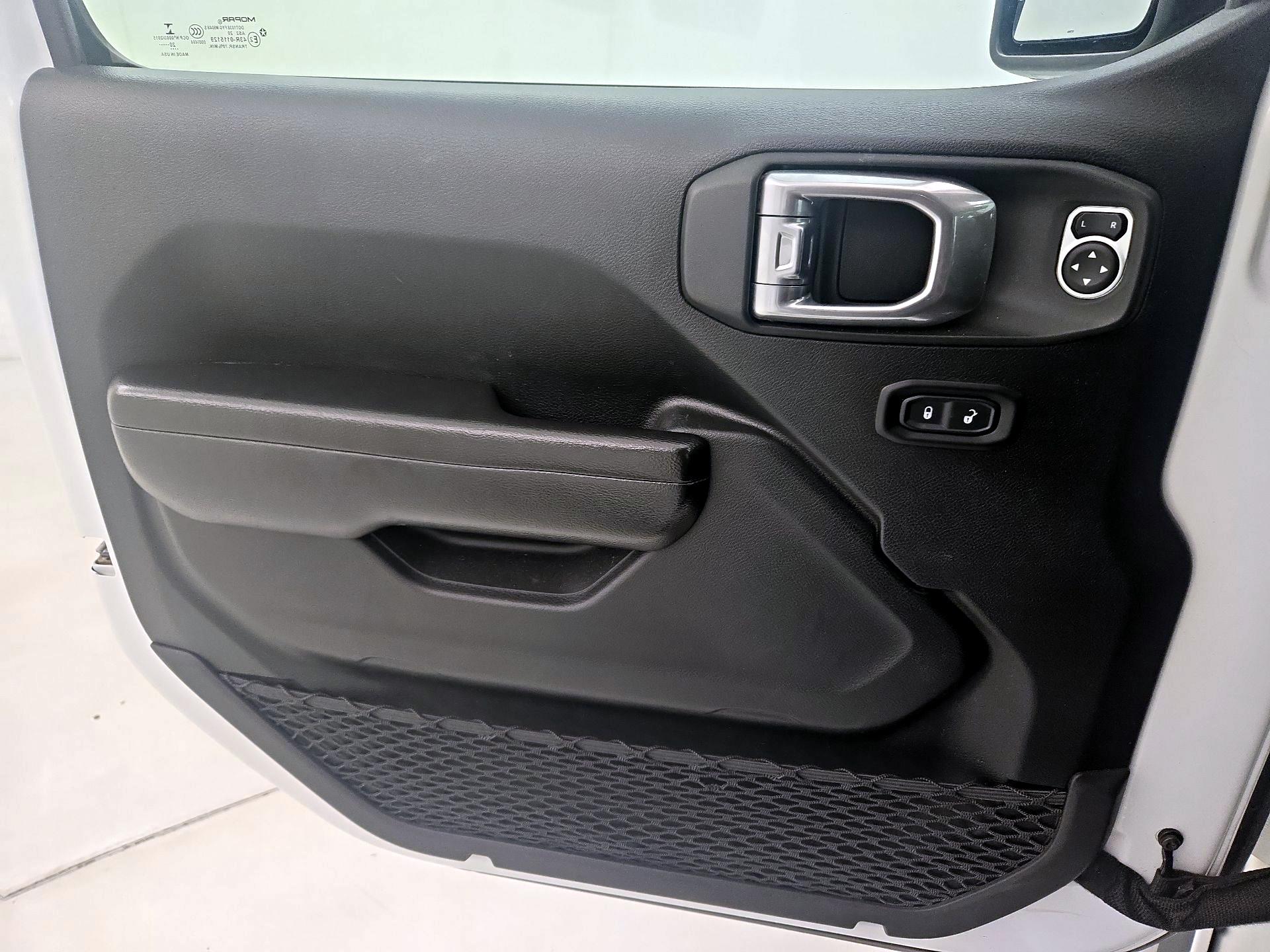 Thumbnail: 2021 Jeep Gladiator - 12