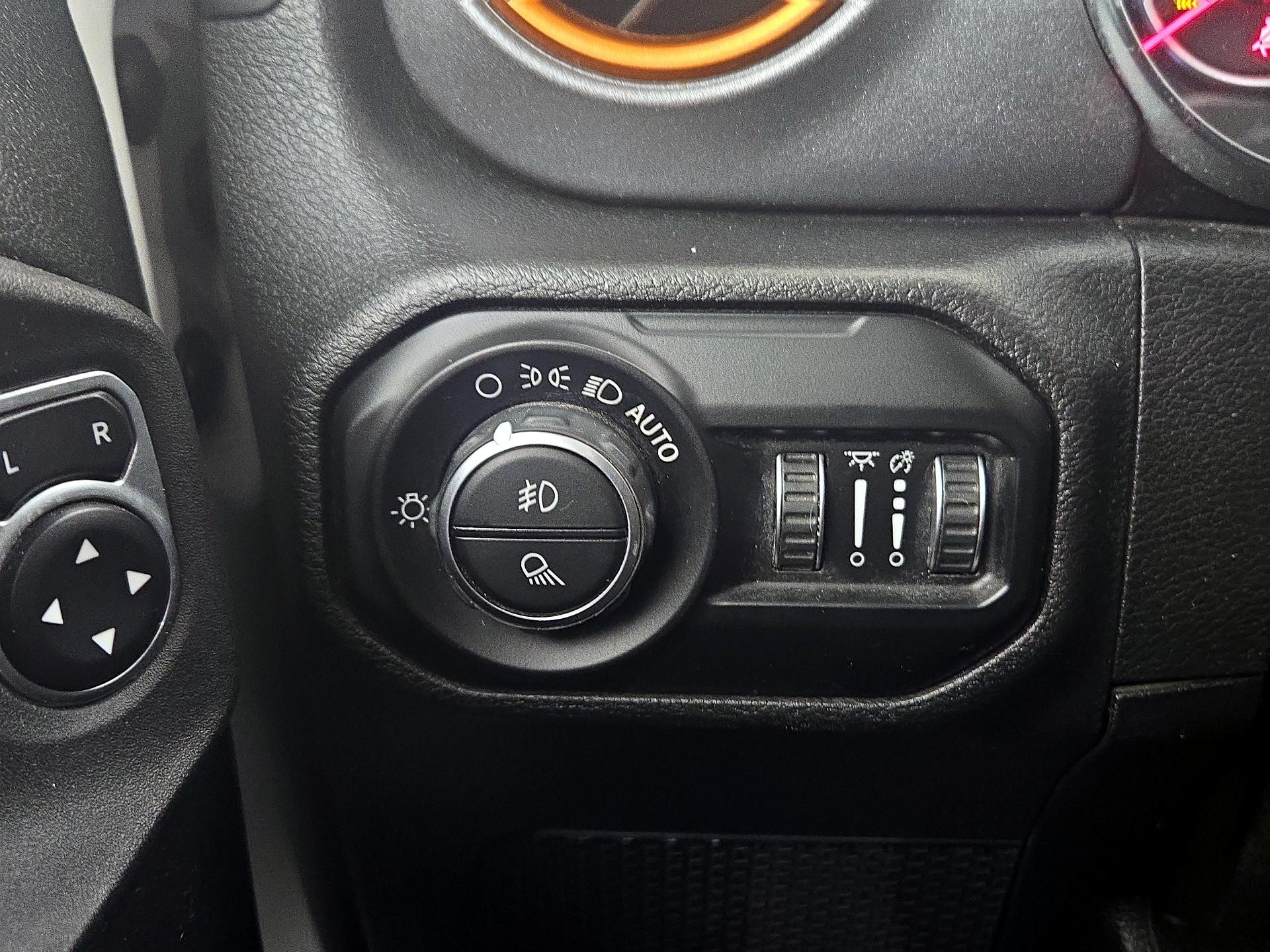 Thumbnail: 2021 Jeep Gladiator - 13