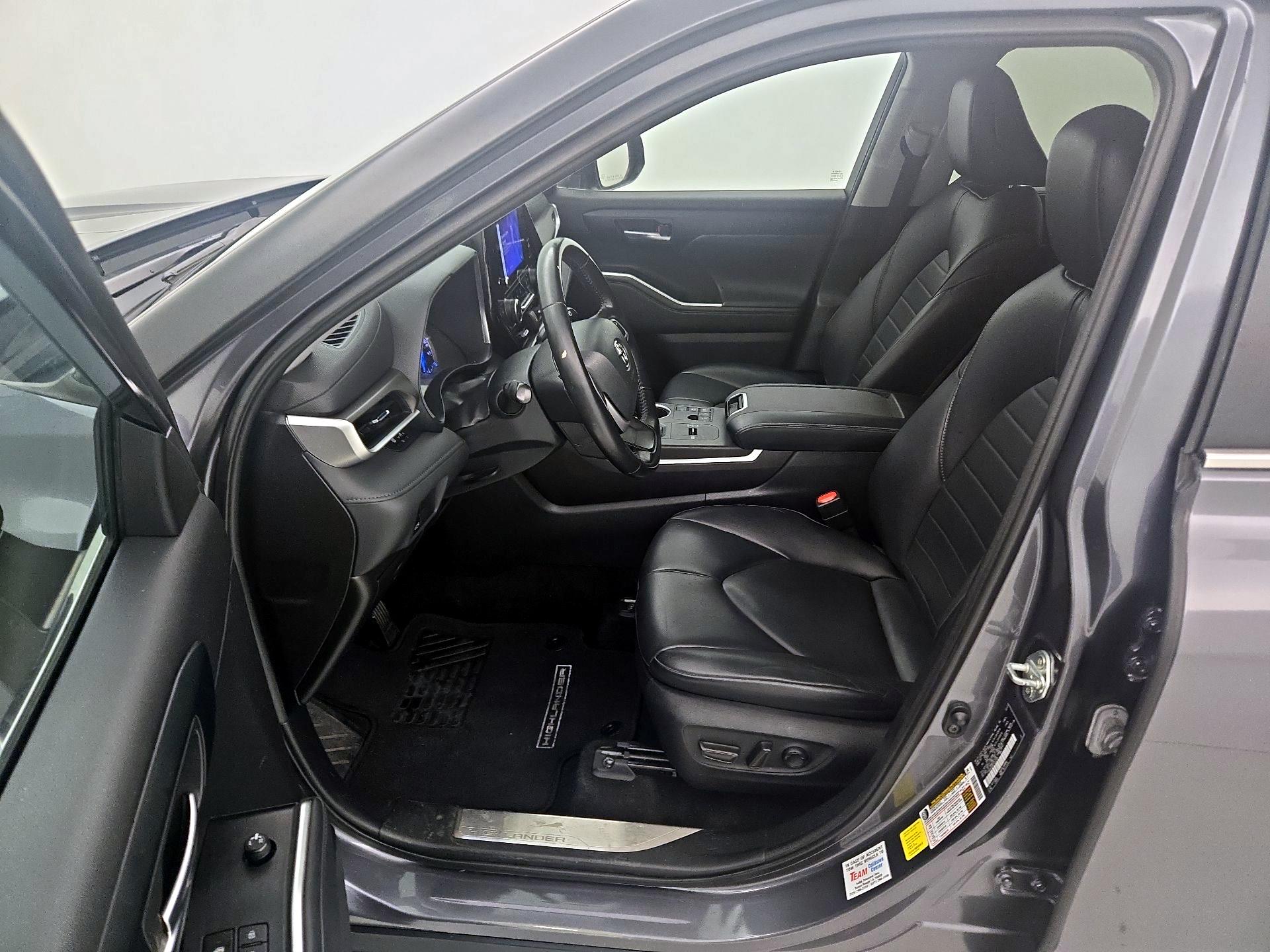 Thumbnail: 2023 Toyota Highlander - 11