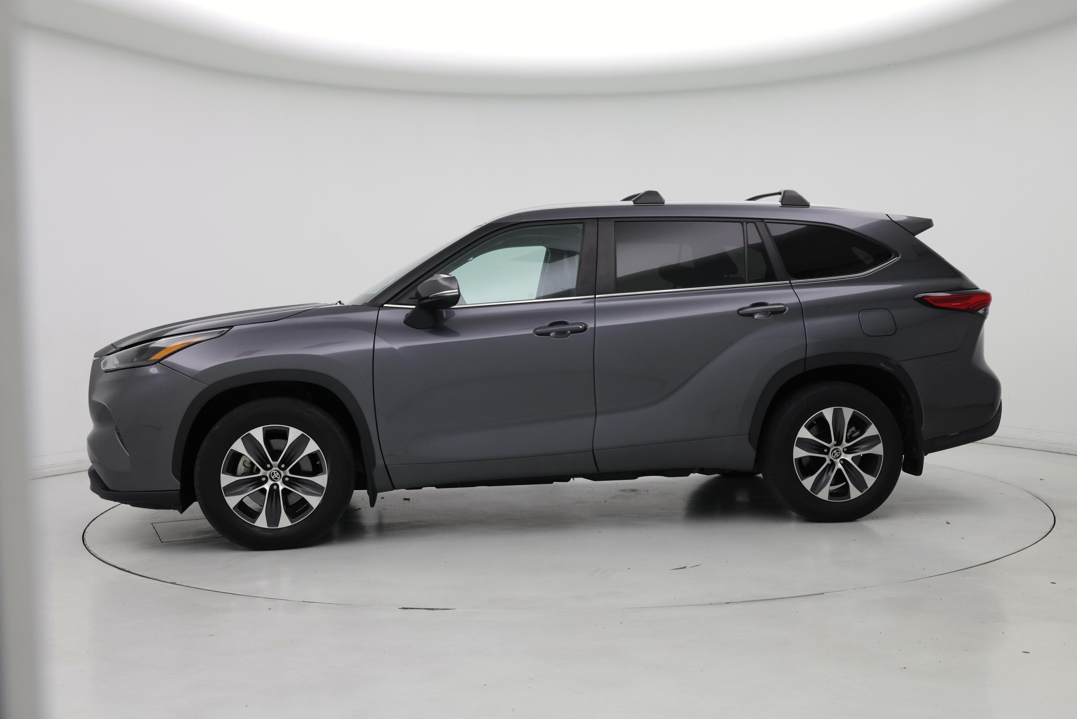 Thumbnail: 2023 Toyota Highlander - 3