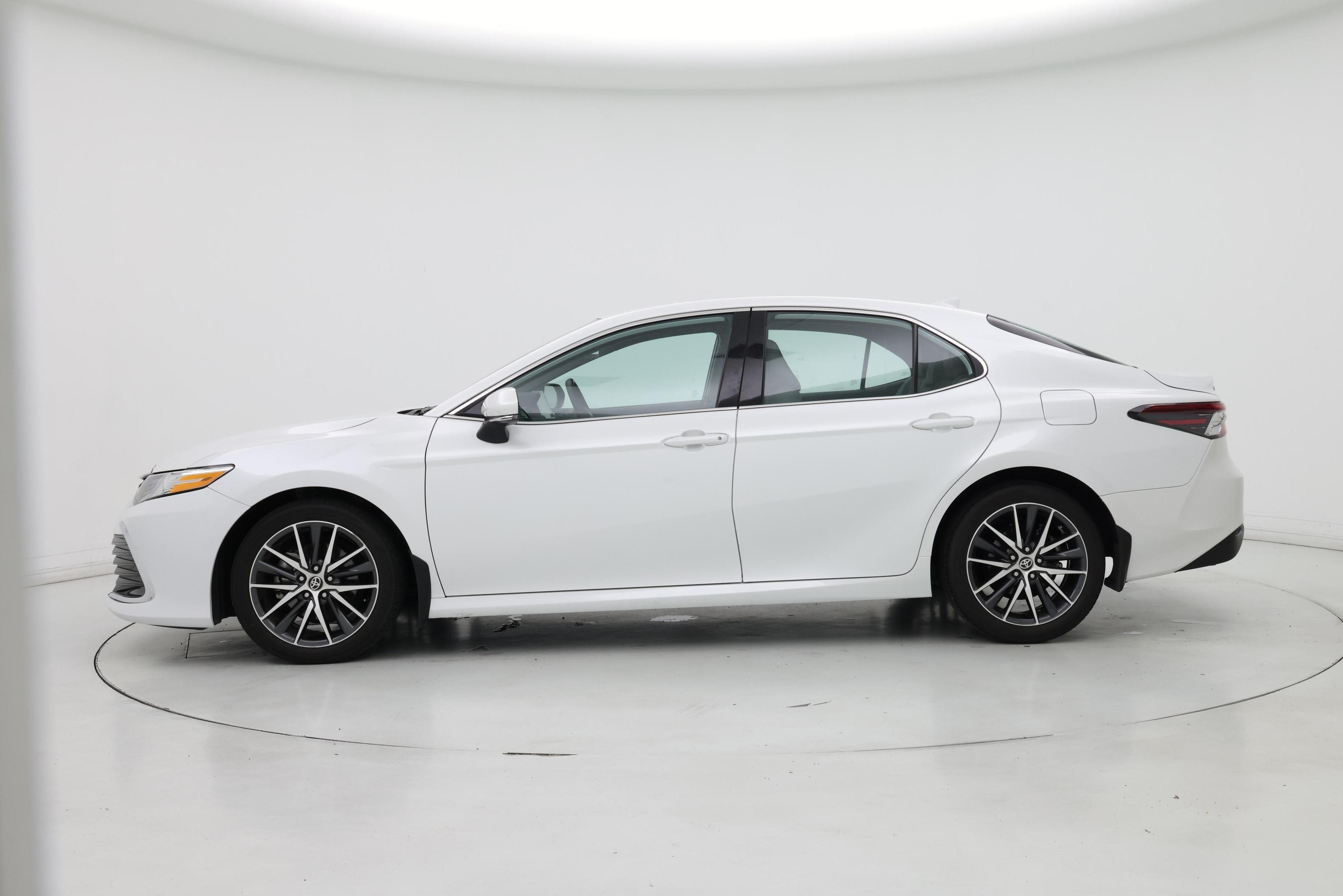 Thumbnail: 2021 Toyota Camry - 3