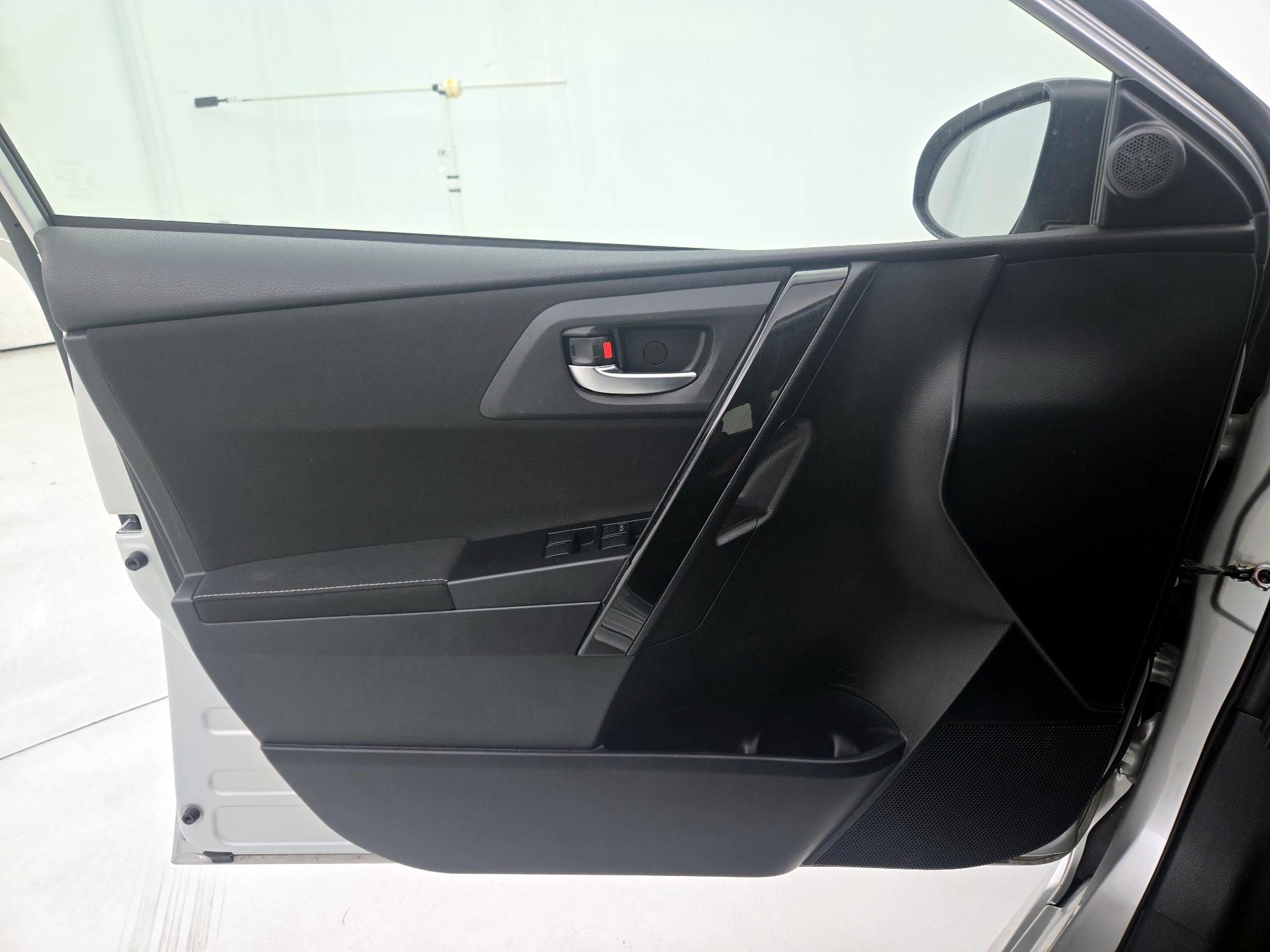 Thumbnail: 2018 Toyota Corolla iM - 12