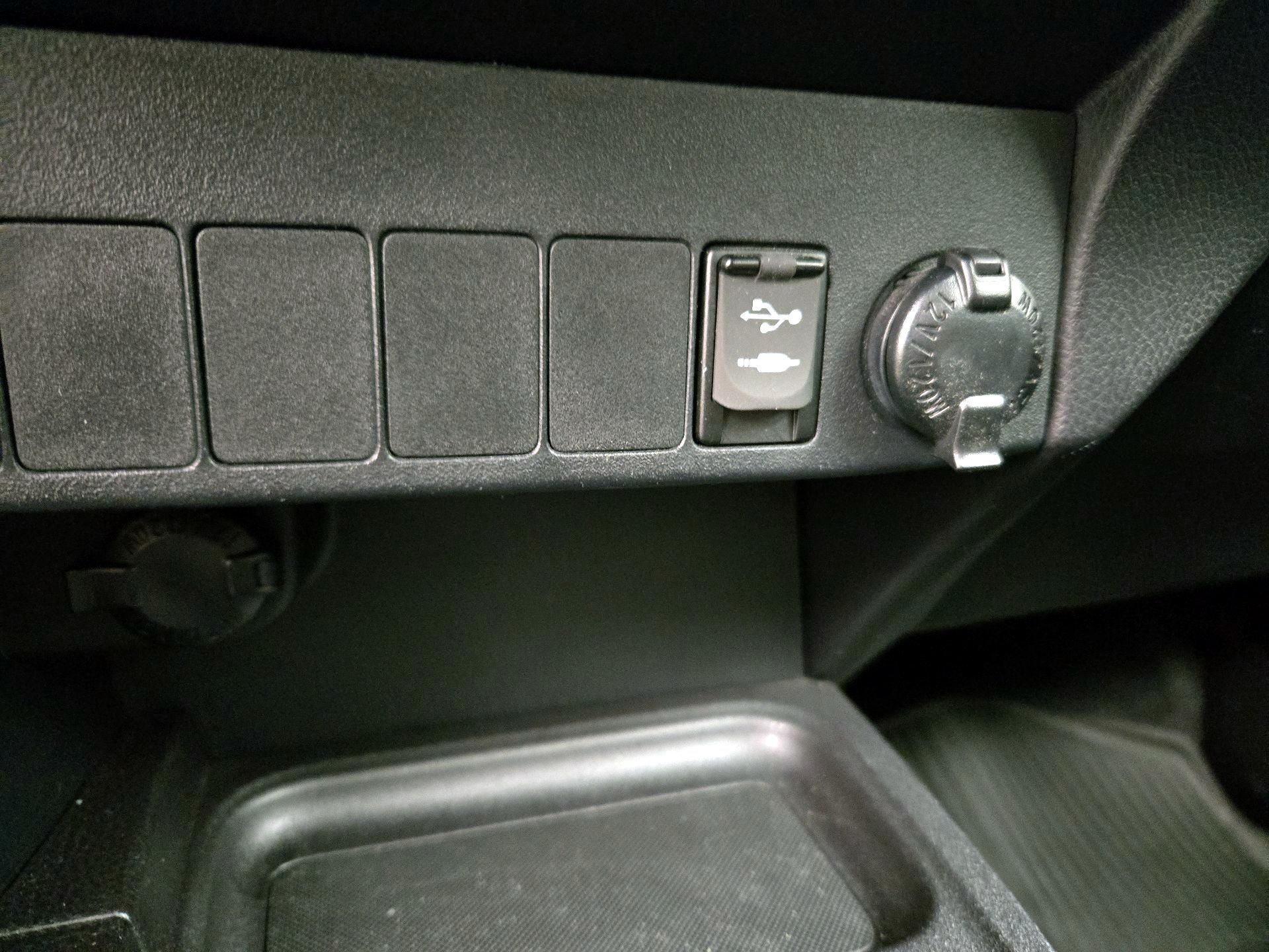 Thumbnail: 2018 Toyota RAV4 - 18