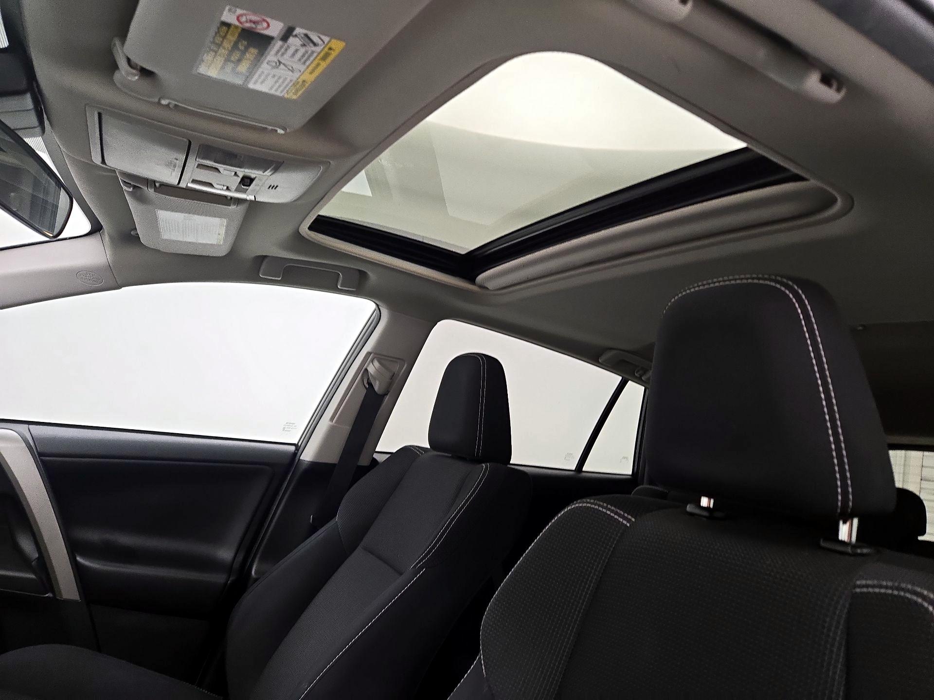 Thumbnail: 2018 Toyota RAV4 - 19