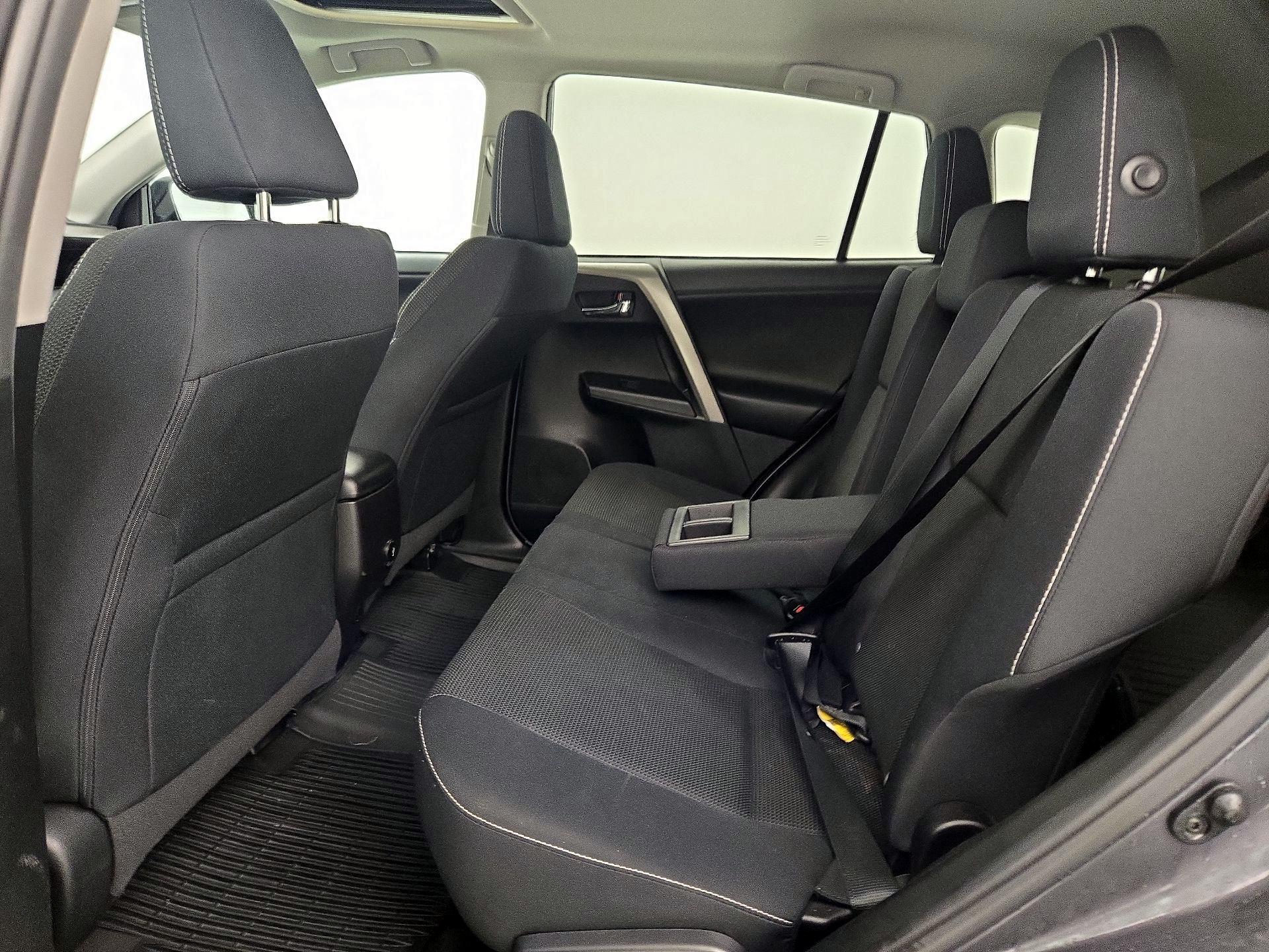Thumbnail: 2018 Toyota RAV4 - 20