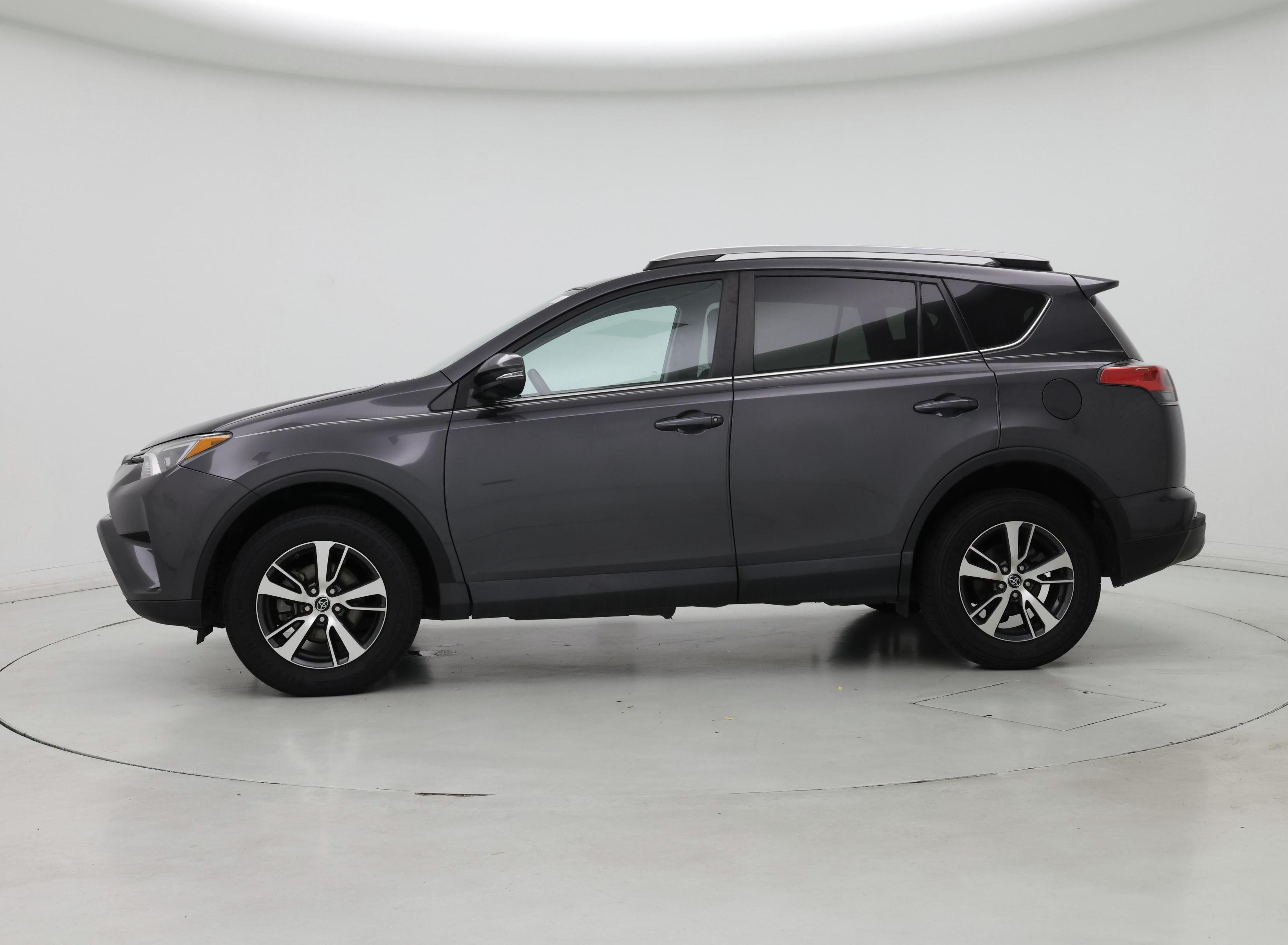 Thumbnail: 2018 Toyota RAV4 - 3