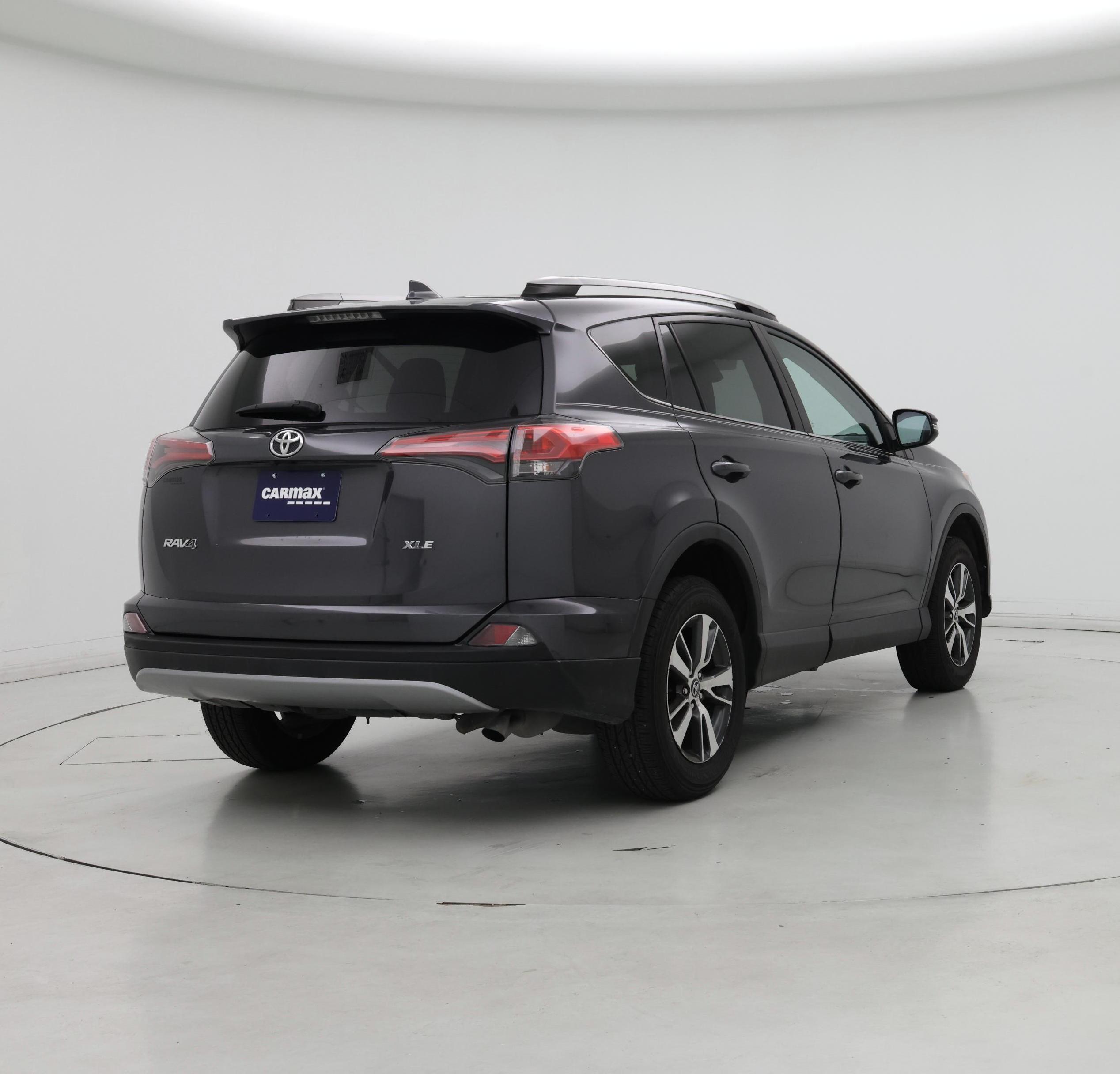 Thumbnail: 2018 Toyota RAV4 - 8