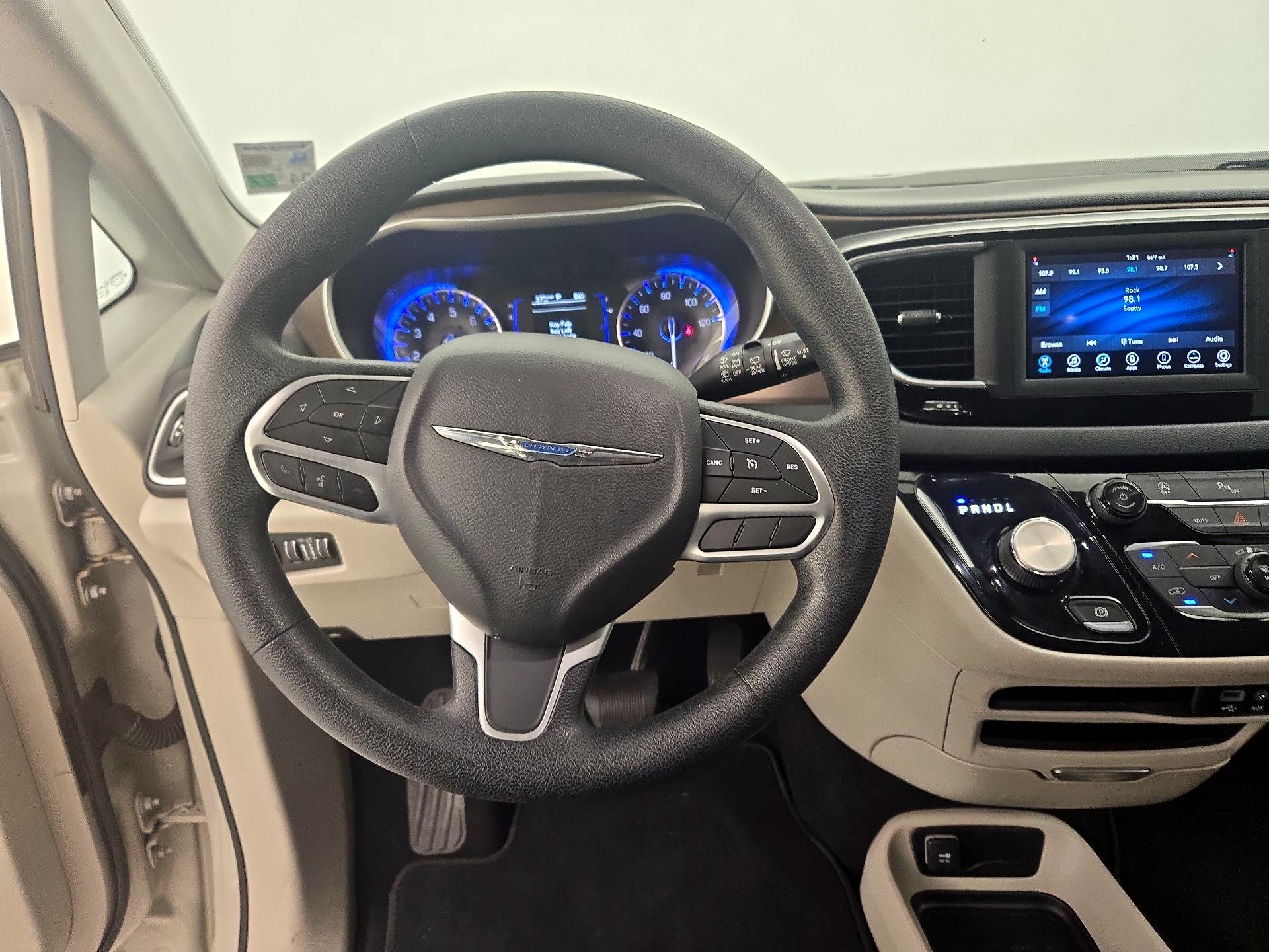 Thumbnail: 2019 Chrysler Pacifica - 10