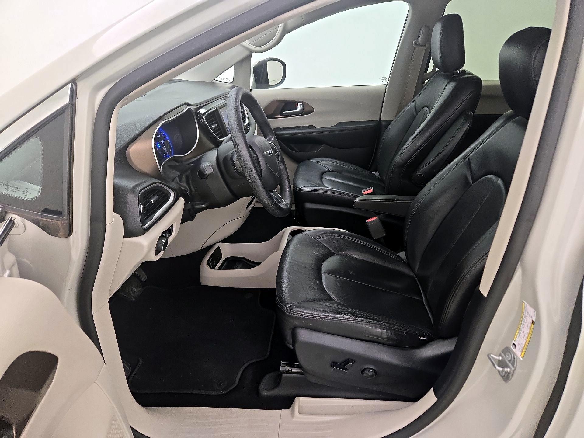 Thumbnail: 2019 Chrysler Pacifica - 11