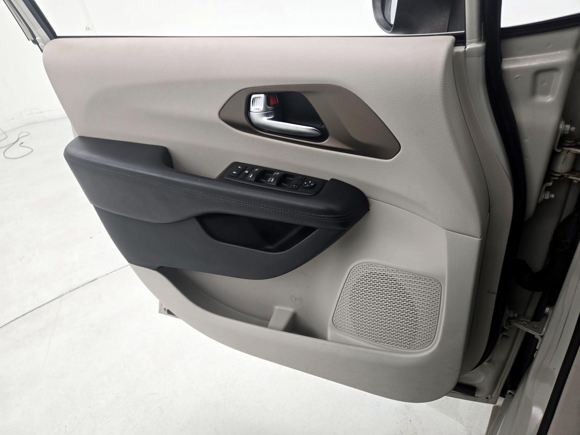 Thumbnail: 2019 Chrysler Pacifica - 12
