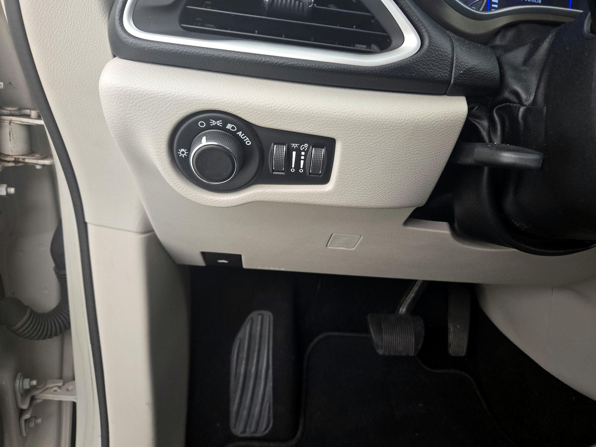 Thumbnail: 2019 Chrysler Pacifica - 13