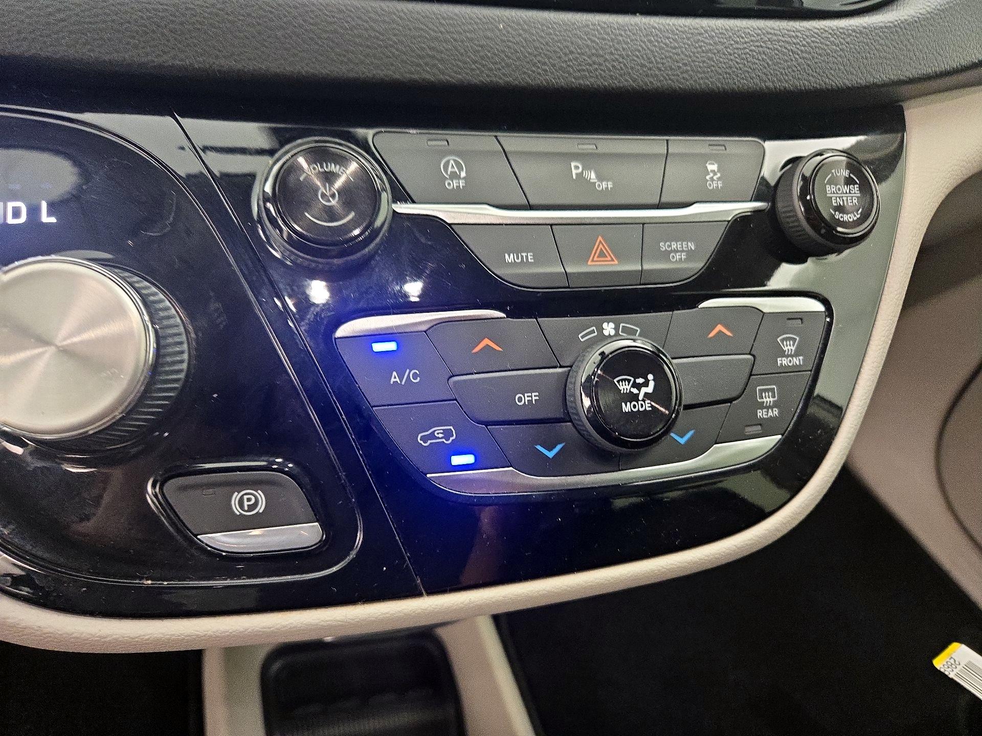 Thumbnail: 2019 Chrysler Pacifica - 16