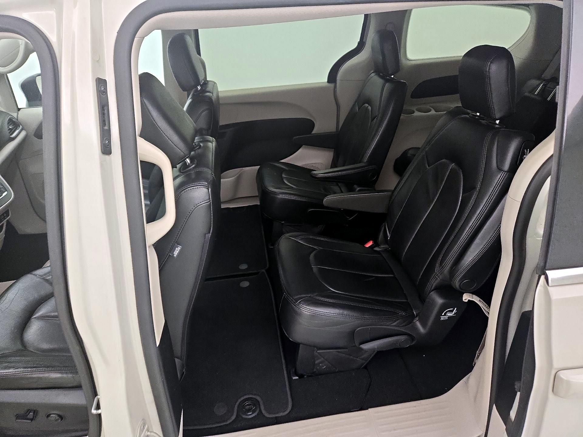 Thumbnail: 2019 Chrysler Pacifica - 19