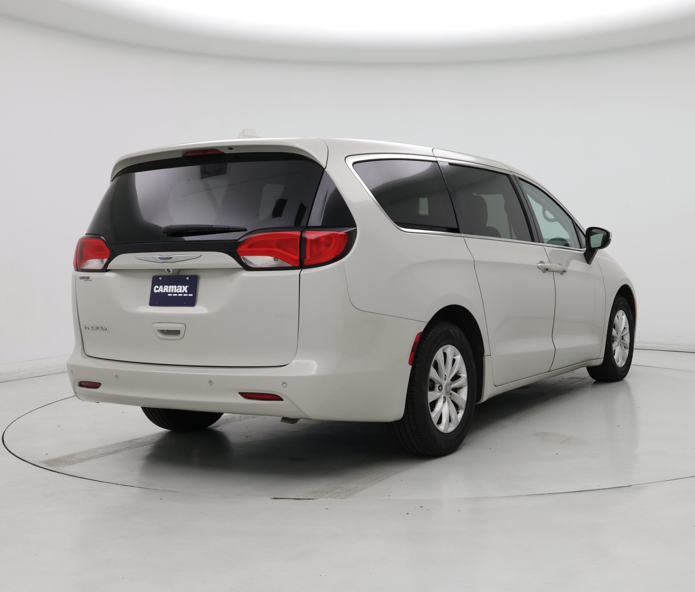 Thumbnail: 2019 Chrysler Pacifica - 8