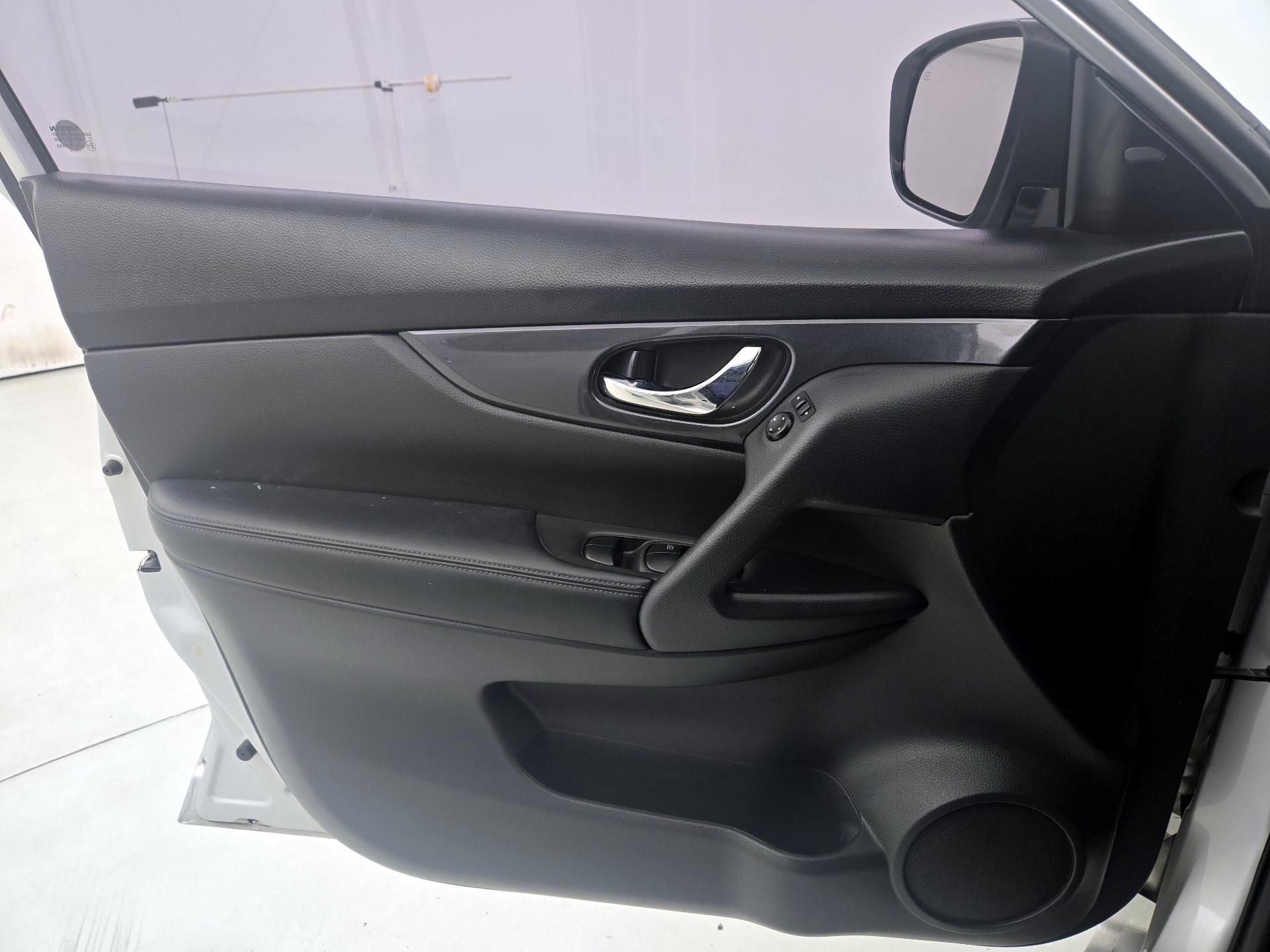 Thumbnail: 2020 Nissan Rogue - 12