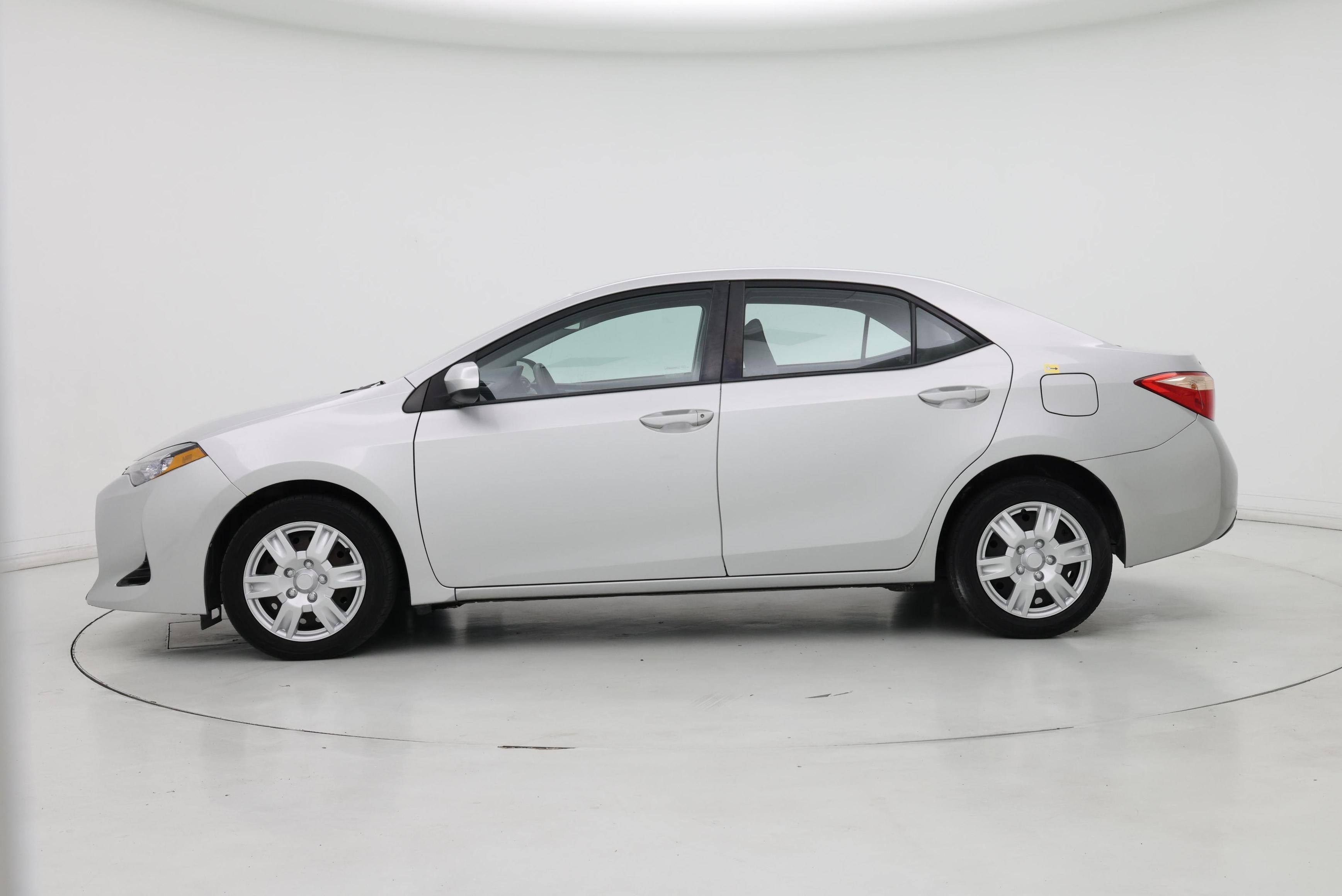 Thumbnail: 2017 Toyota Corolla - 3