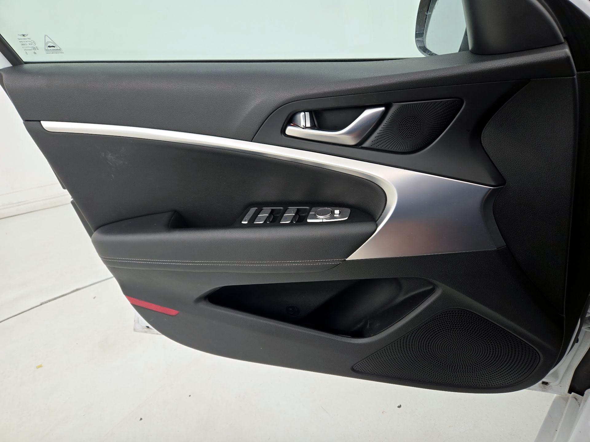 Thumbnail: 2022 Genesis G70 - 12