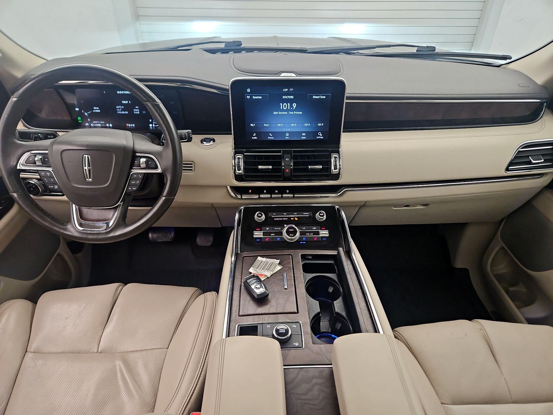 Thumbnail: 2021 Lincoln Navigator L - 9