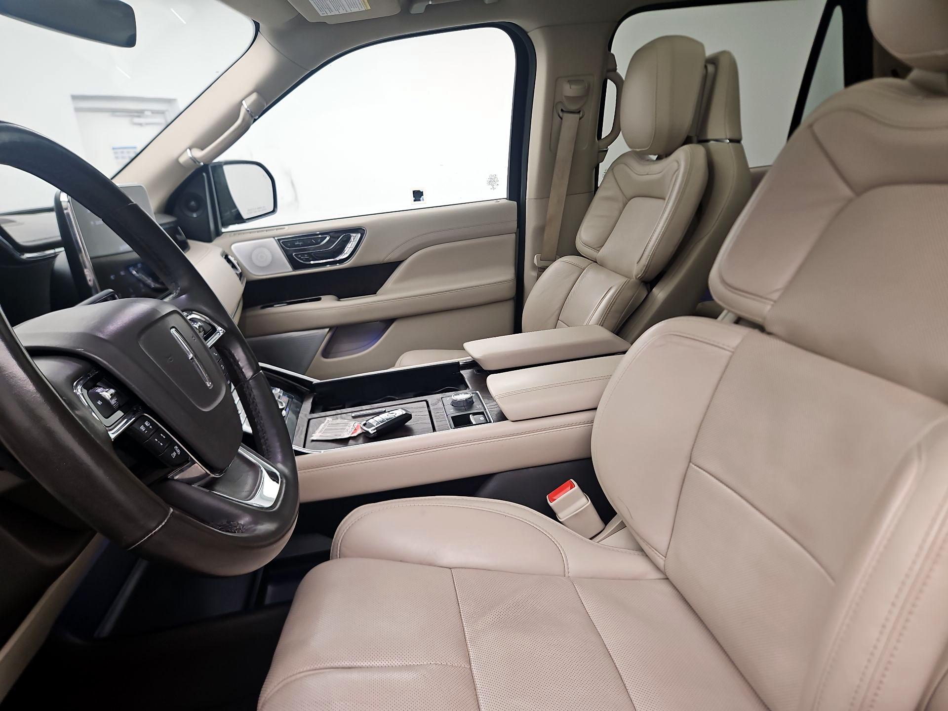 Thumbnail: 2021 Lincoln Navigator L - 11