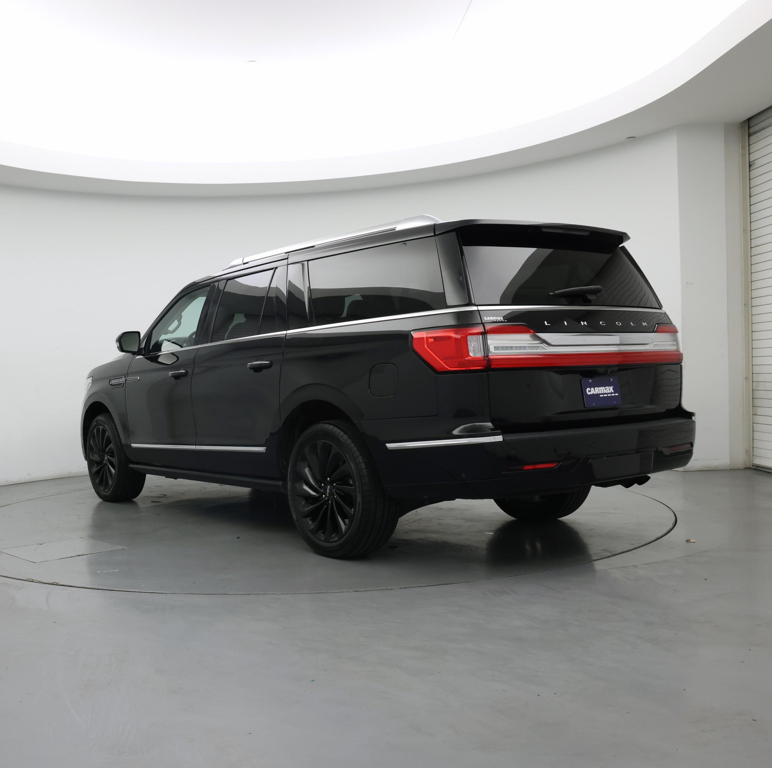 Thumbnail: 2021 Lincoln Navigator L - 2