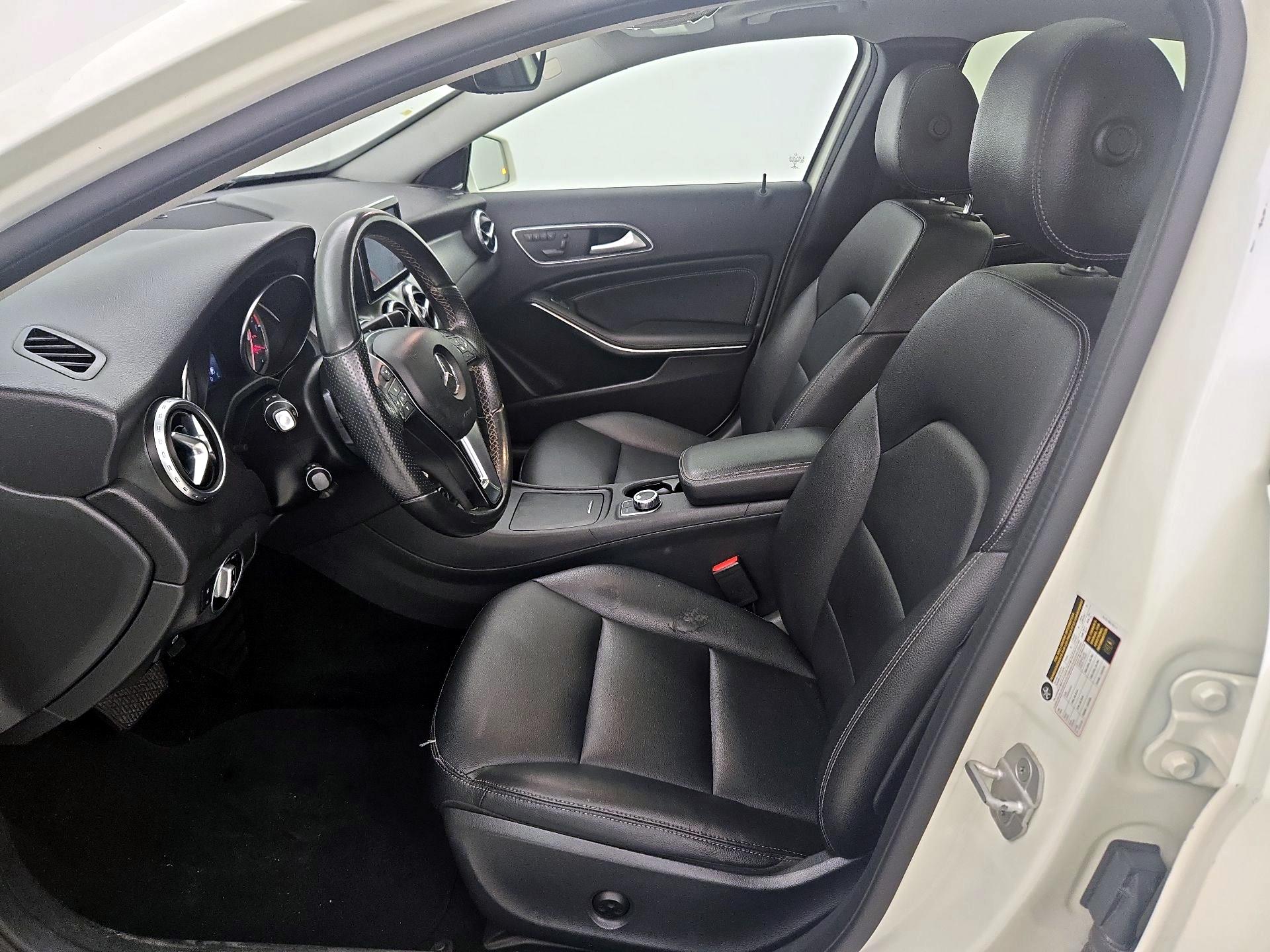 Thumbnail: 2015 Mercedes-Benz GLA - 11
