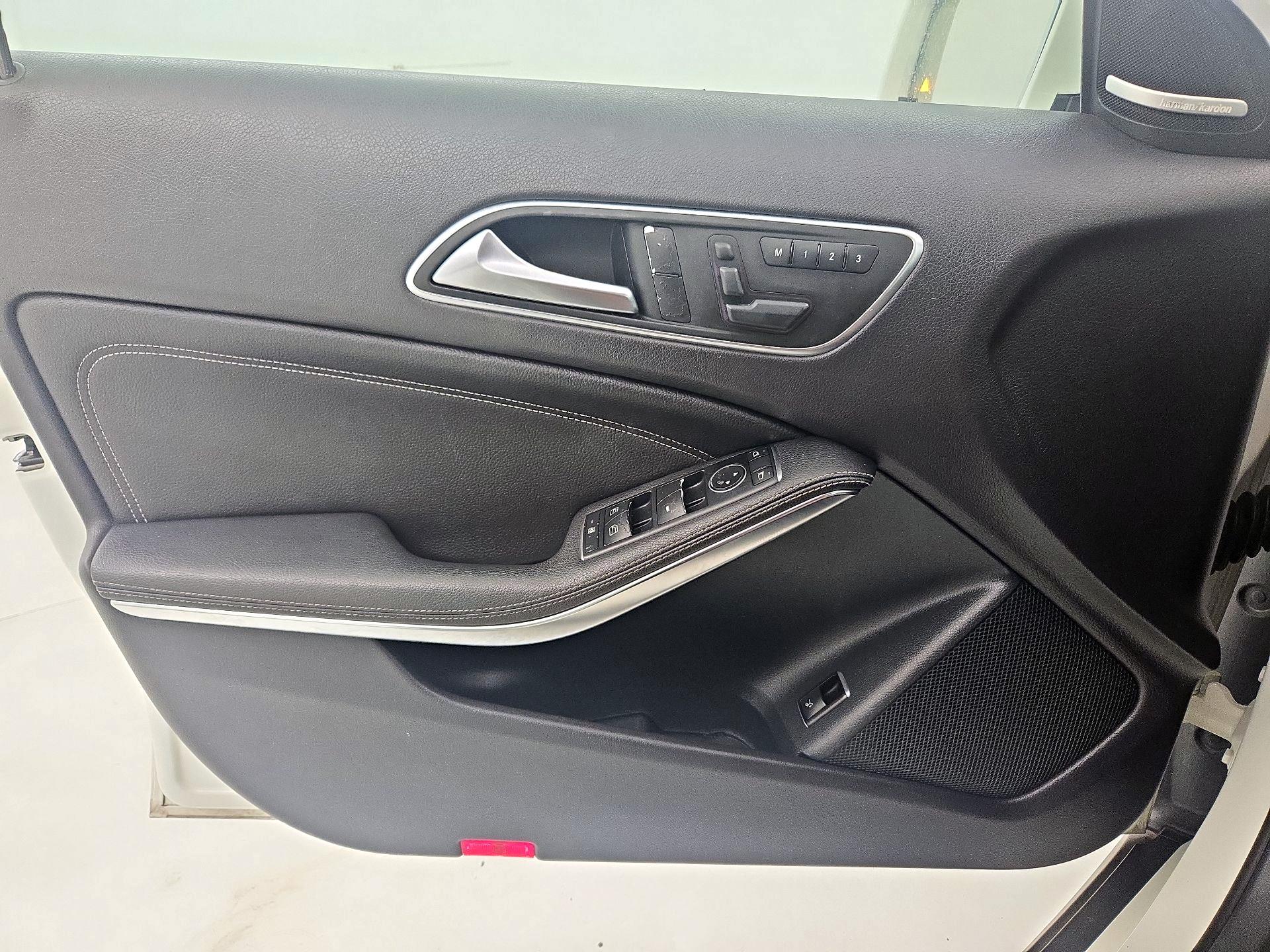 Thumbnail: 2015 Mercedes-Benz GLA - 12