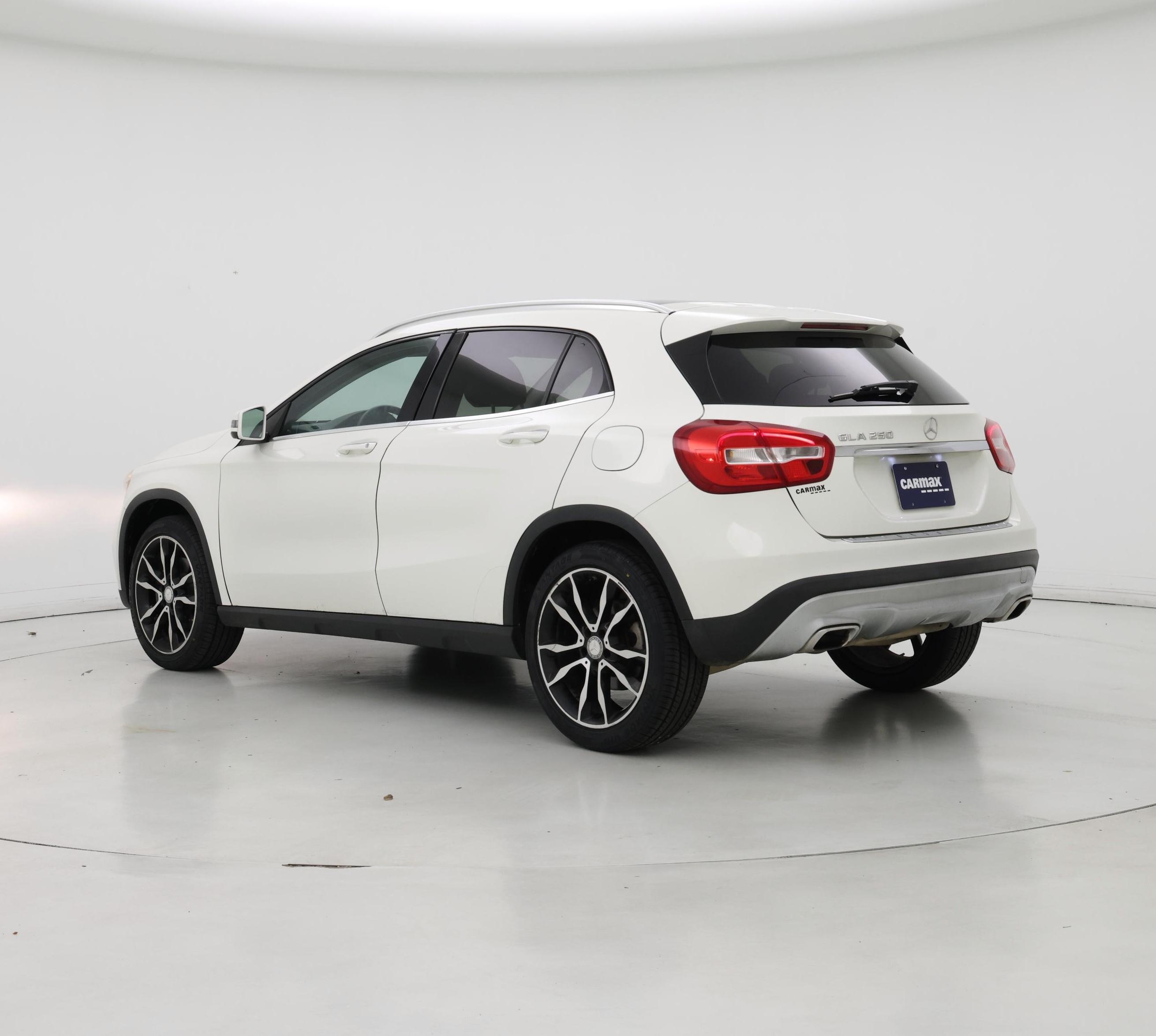 Thumbnail: 2015 Mercedes-Benz GLA - 2